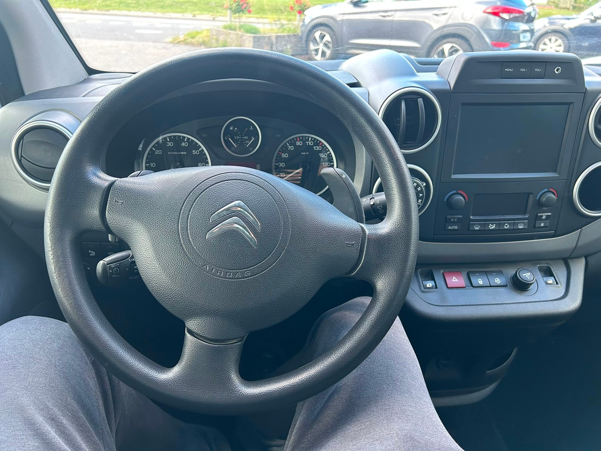CITROEN Berlingo 1.6 BlueHDi Shine ETG6-image-9