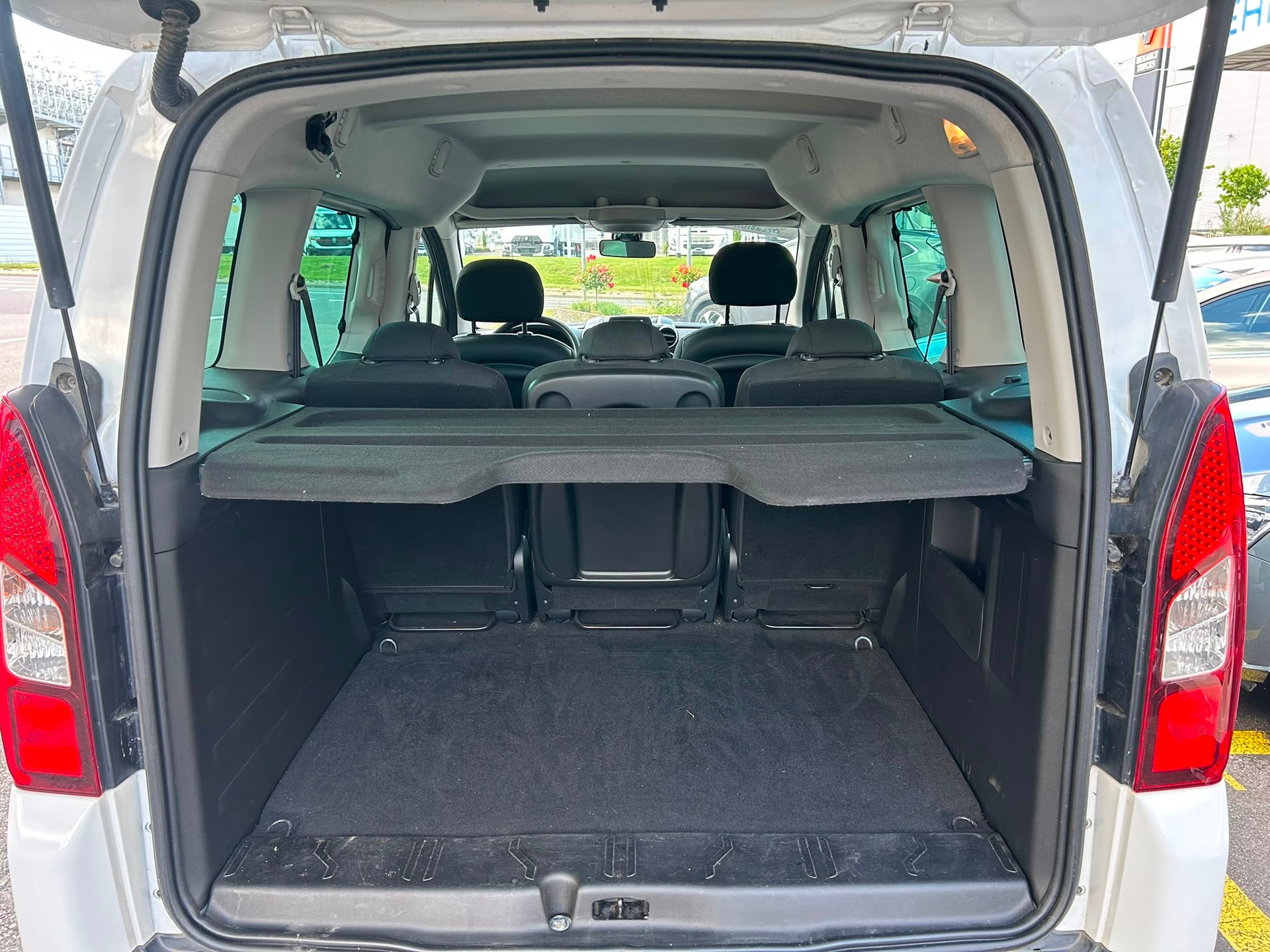 CITROEN Berlingo 1.6 BlueHDi Shine ETG6-image-5