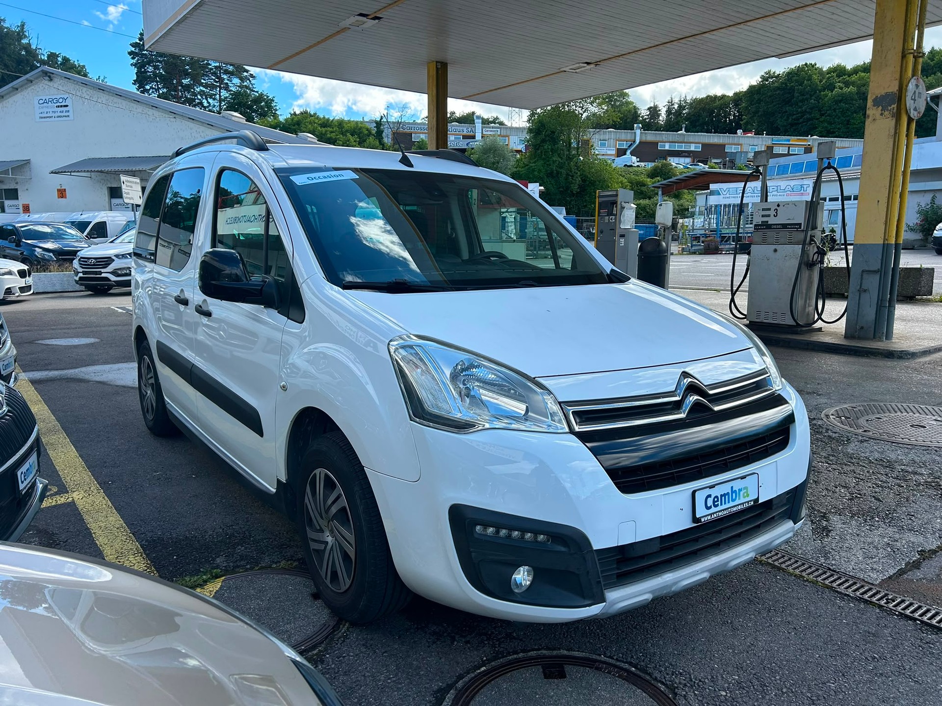 CITROEN Berlingo 1.6 BlueHDi Shine ETG6-image-1