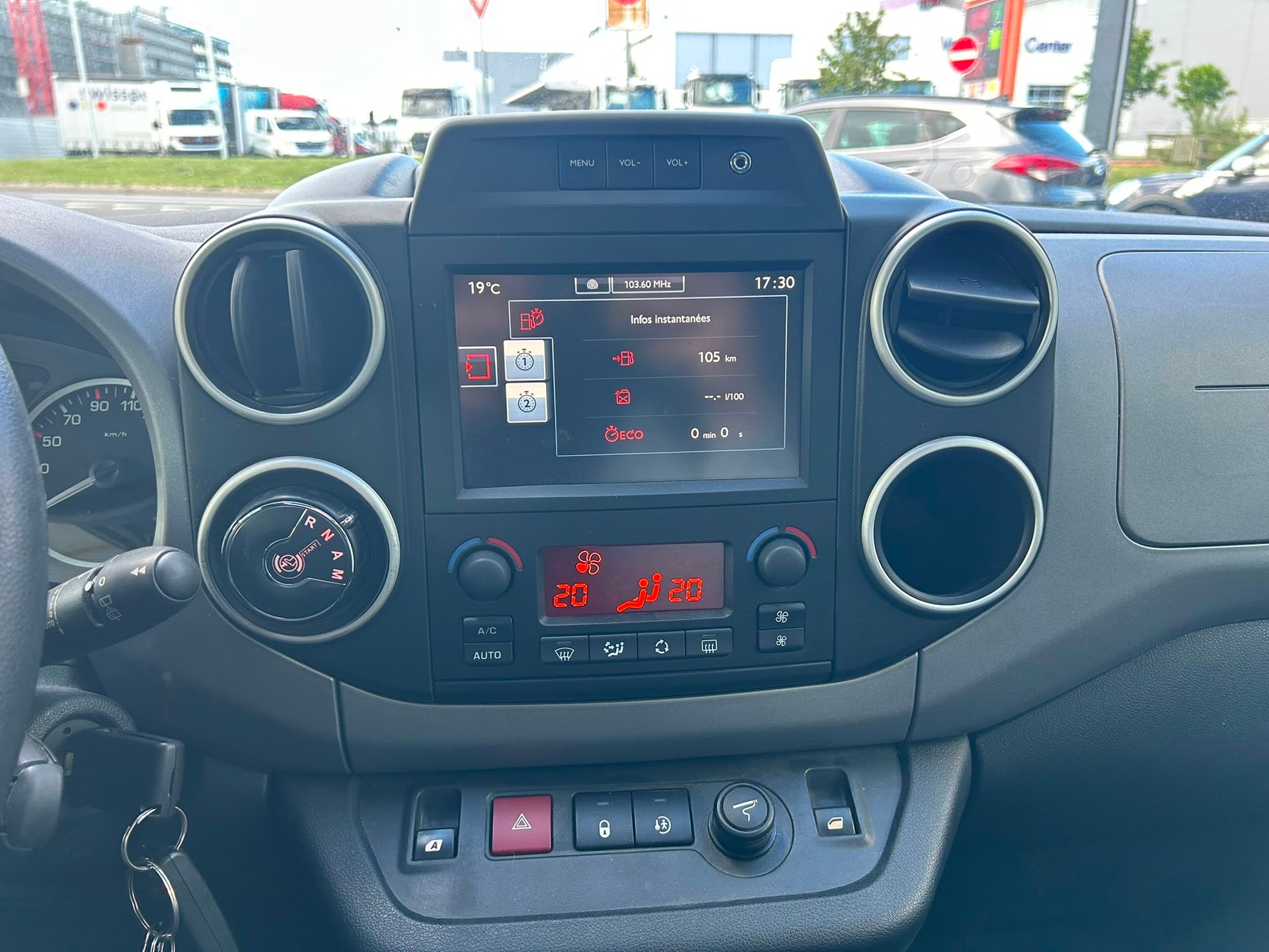 CITROEN Berlingo 1.6 BlueHDi Shine ETG6-image-12
