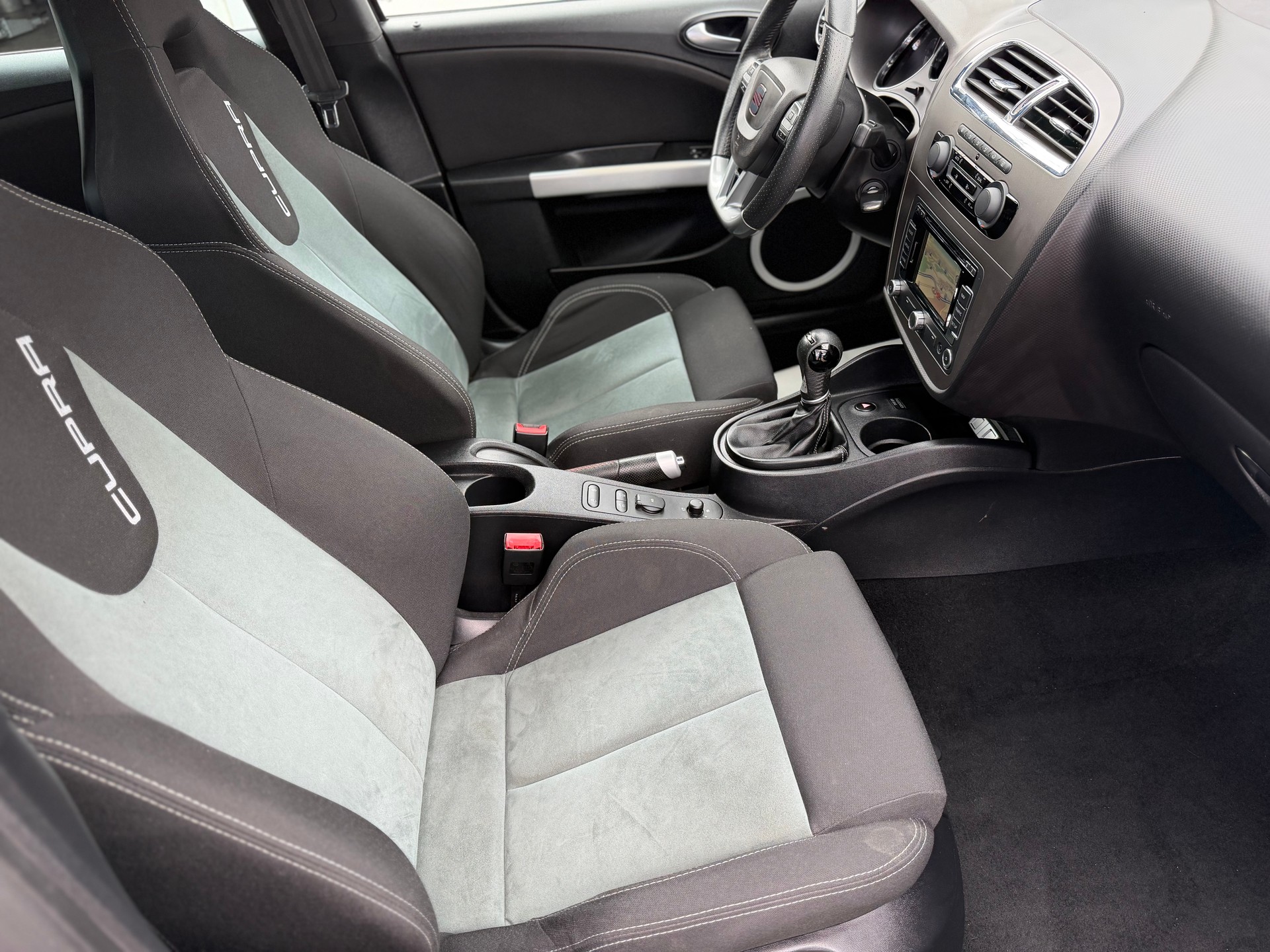 SEAT Leon 2.0 TSI Cupra R-Evolution-image-10