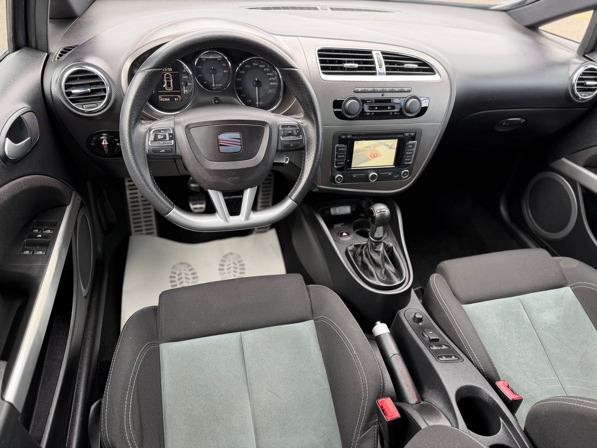 SEAT Leon 2.0 TSI Cupra R-Evolution-image-8