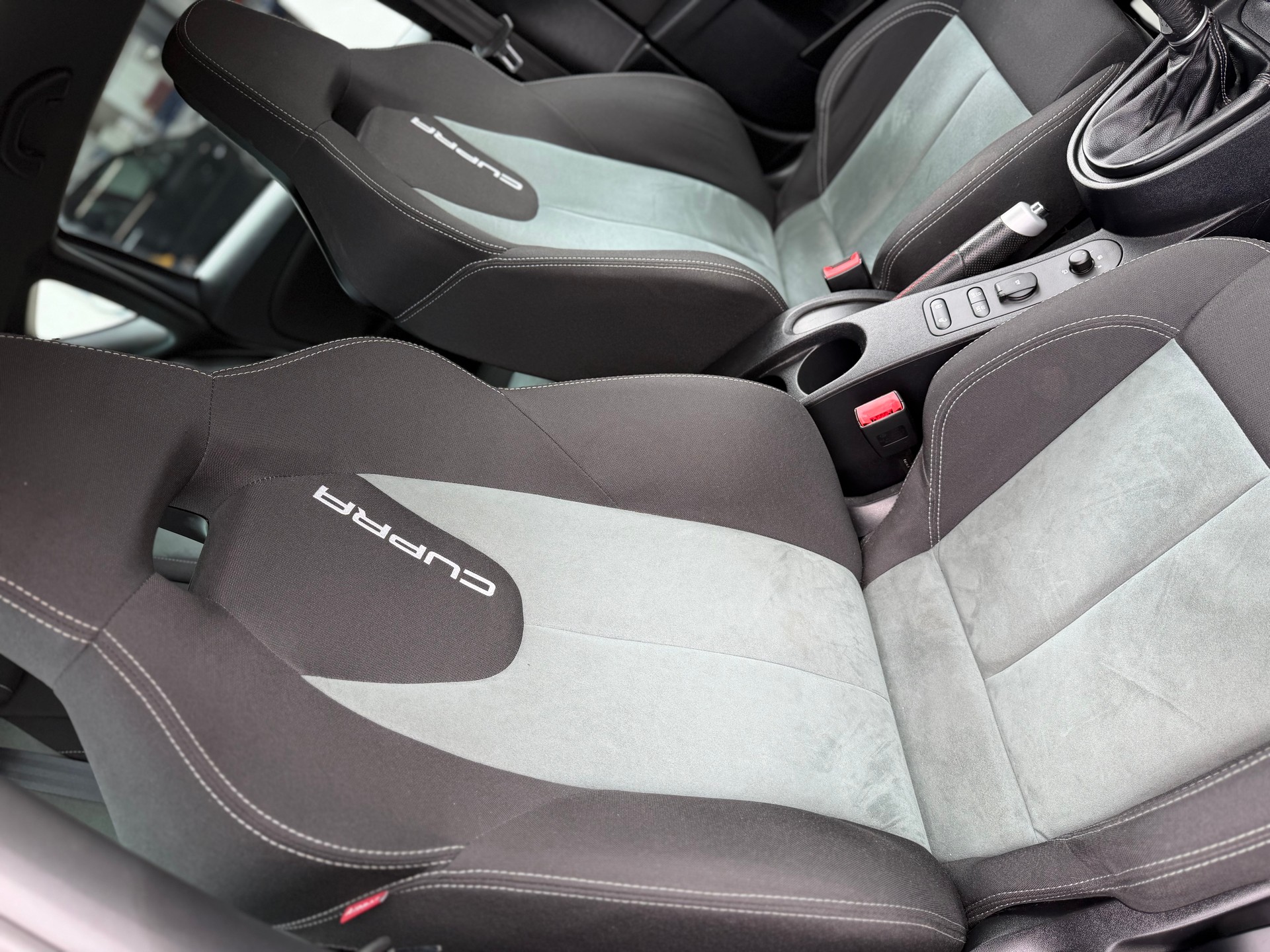 SEAT Leon 2.0 TSI Cupra R-Evolution-image-9
