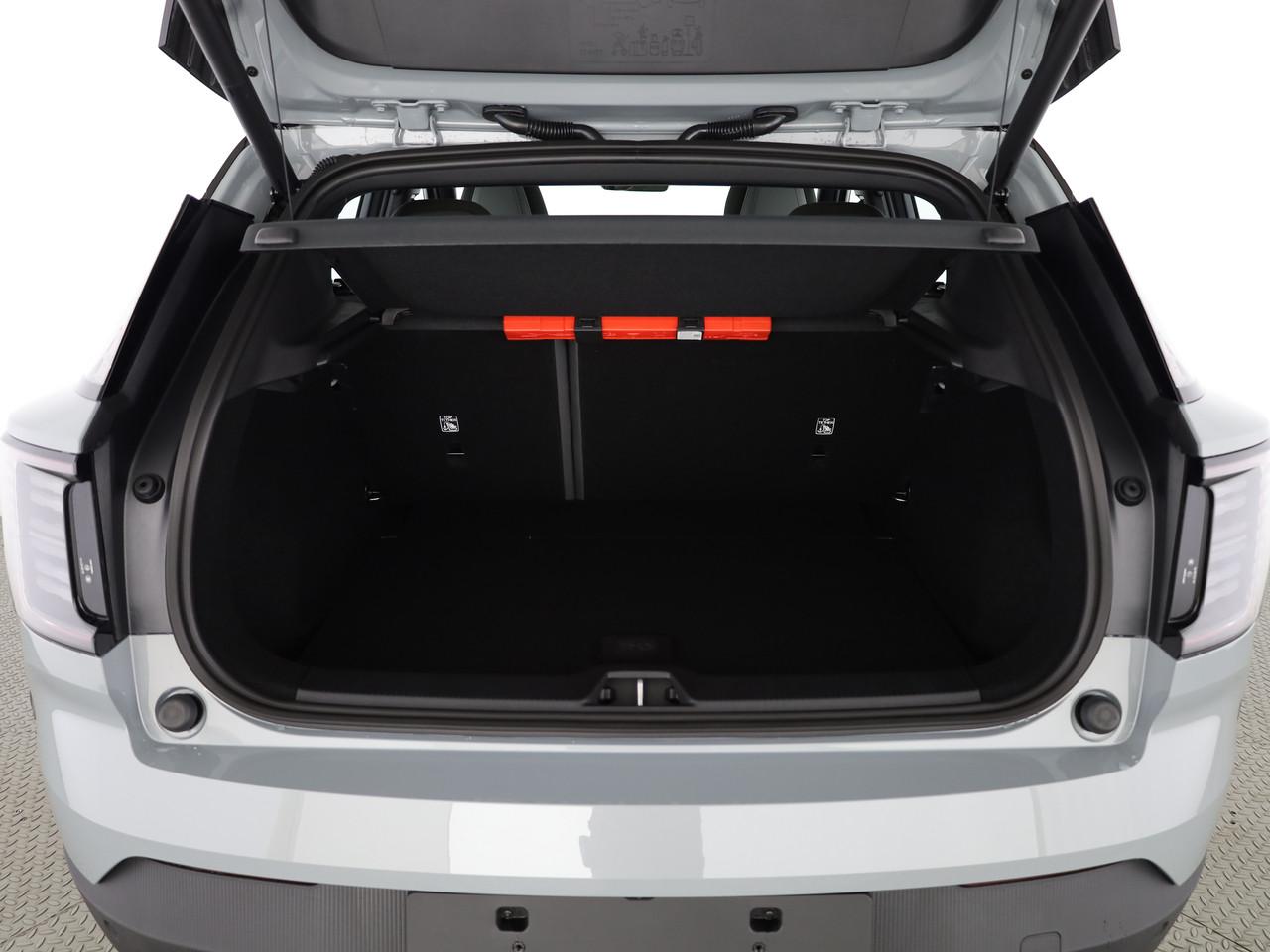 VOLVO EX30 CC P8 Ultra AWD-image-12
