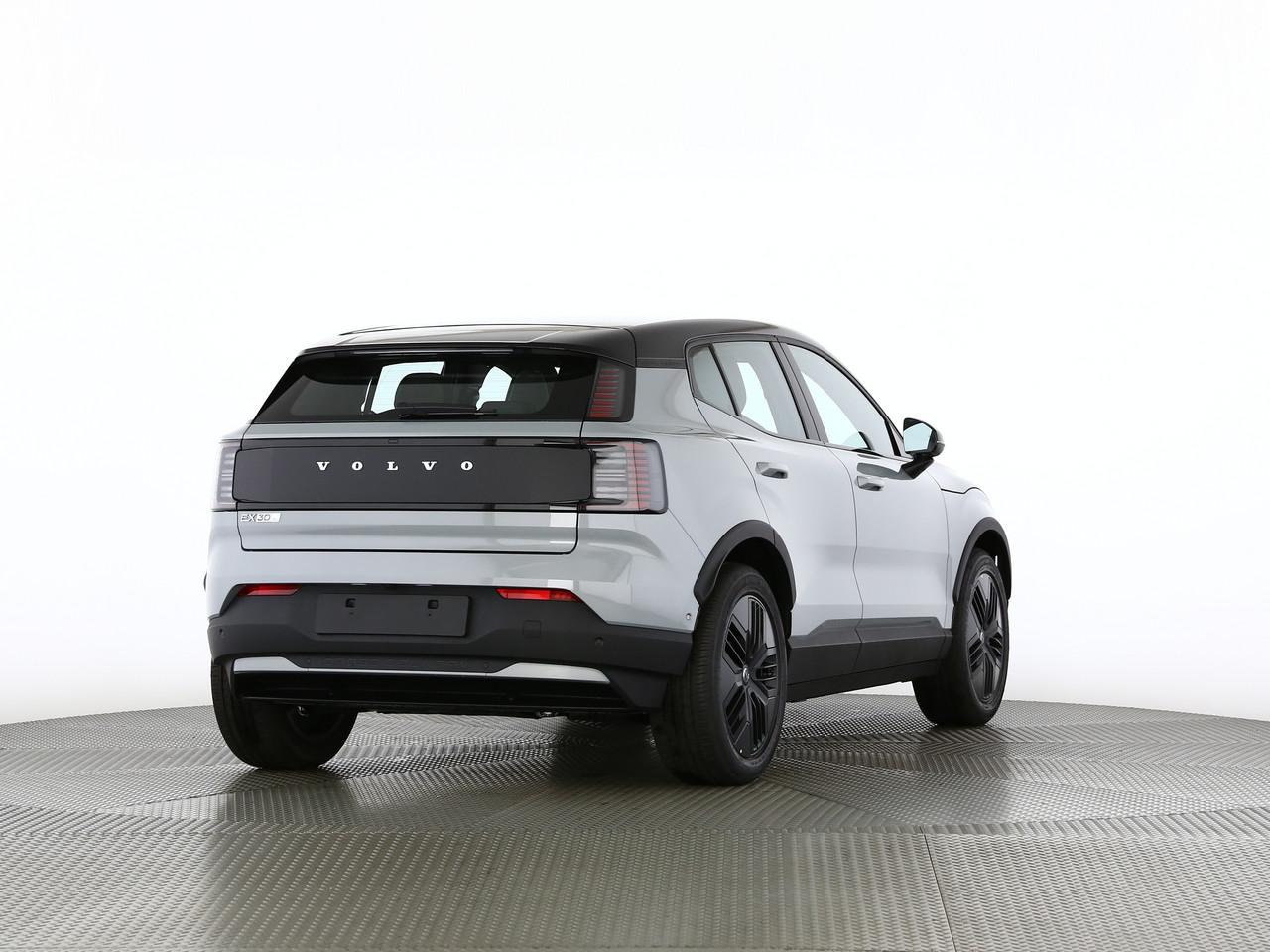 VOLVO EX30 CC P8 Ultra AWD-image-1