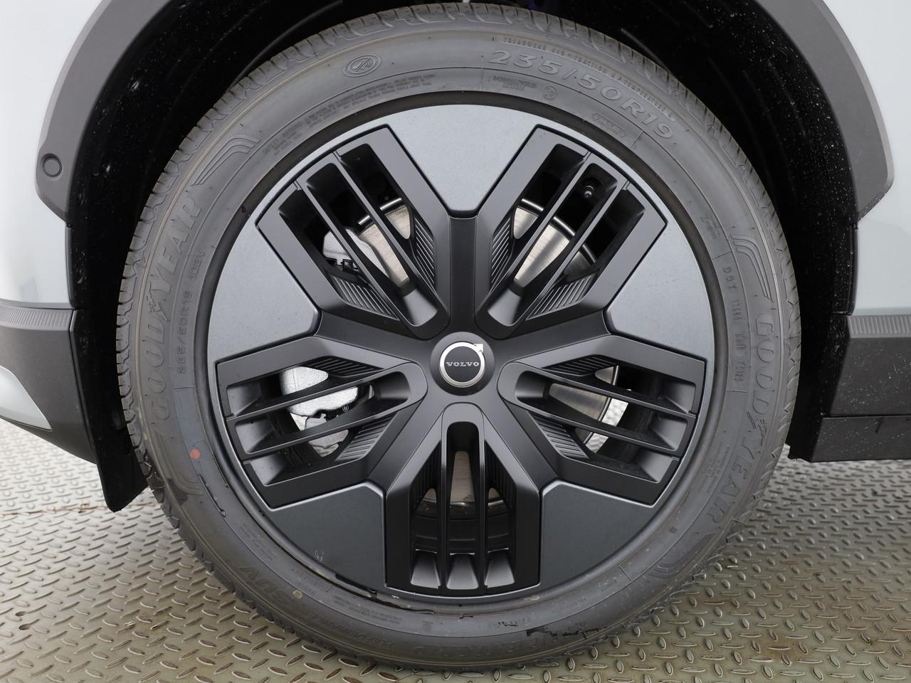 VOLVO EX30 CC P8 Ultra AWD-image-5