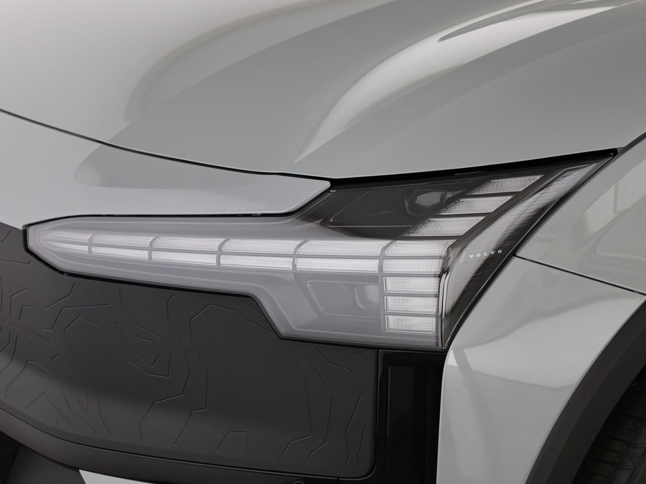 VOLVO EX30 CC P8 Ultra AWD-image-15