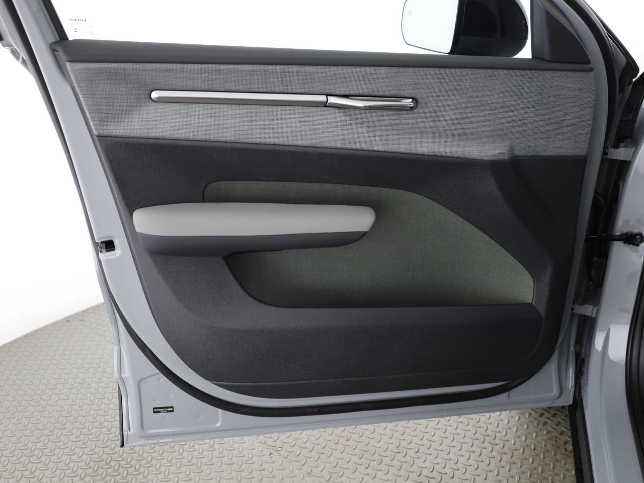 VOLVO EX30 CC P8 Ultra AWD-image-17