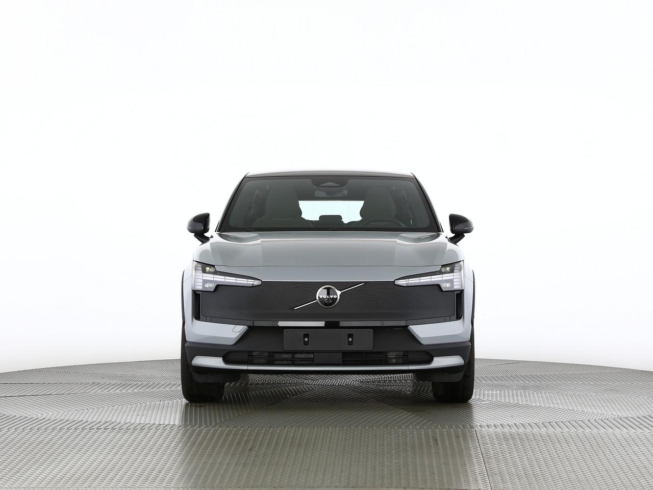 VOLVO EX30 CC P8 Ultra AWD-image-4