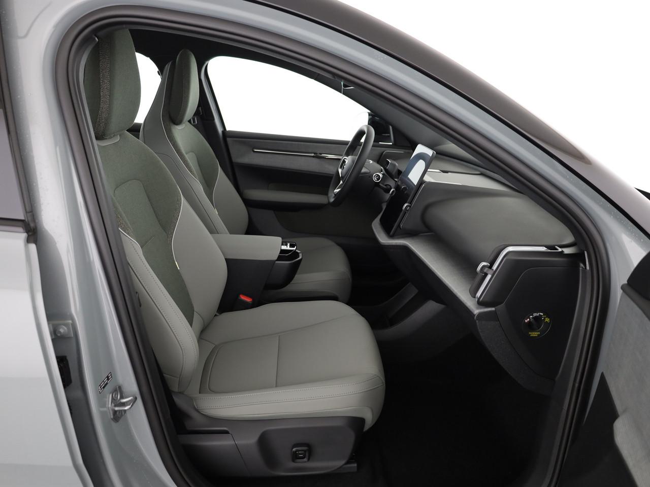 VOLVO EX30 CC P8 Ultra AWD-image-10