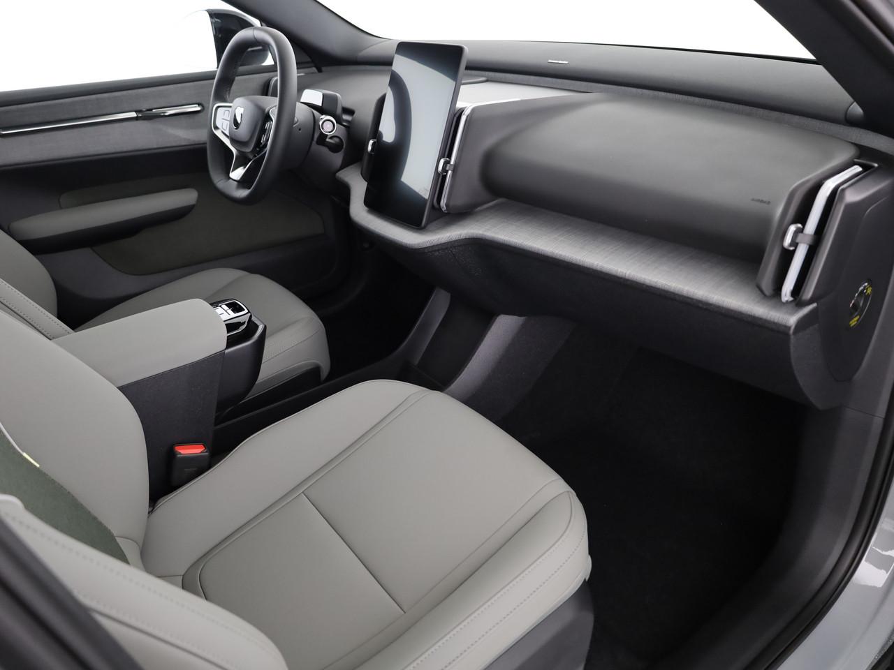 VOLVO EX30 CC P8 Ultra AWD-image-7