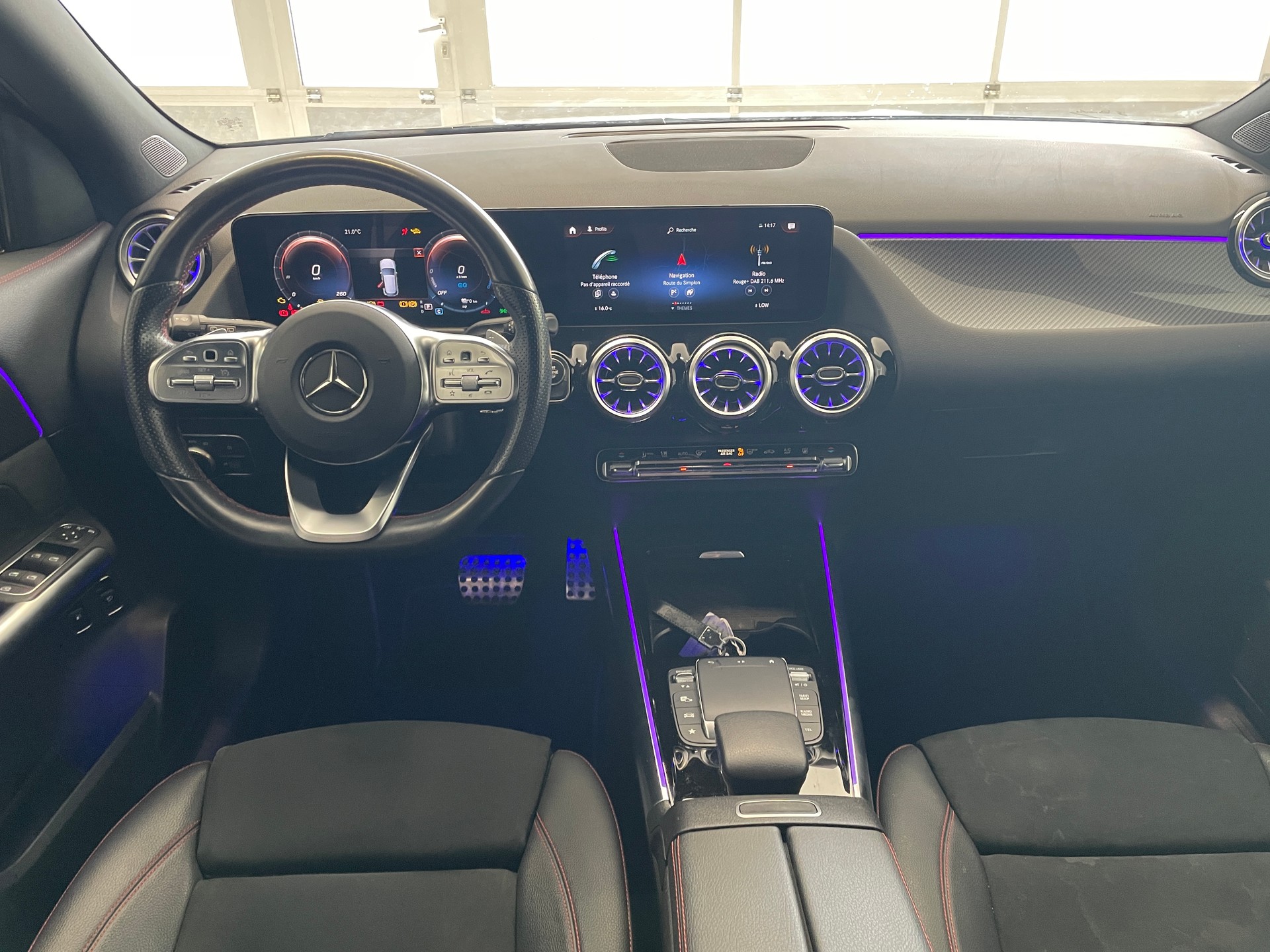 MERCEDES-BENZ GLA 250e AMG Line 8G-DCT-image-11