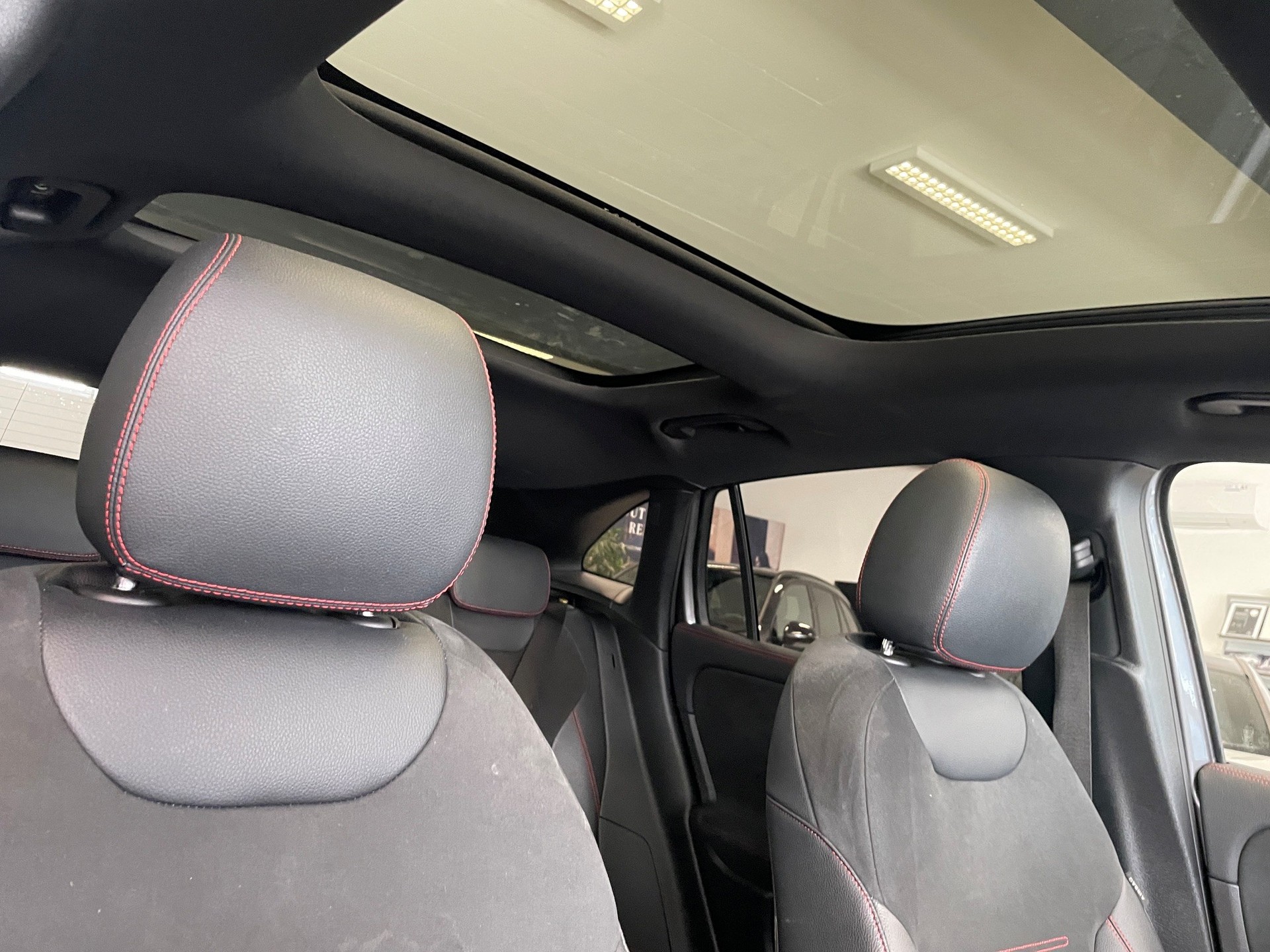 MERCEDES-BENZ GLA 250e AMG Line 8G-DCT-image-20