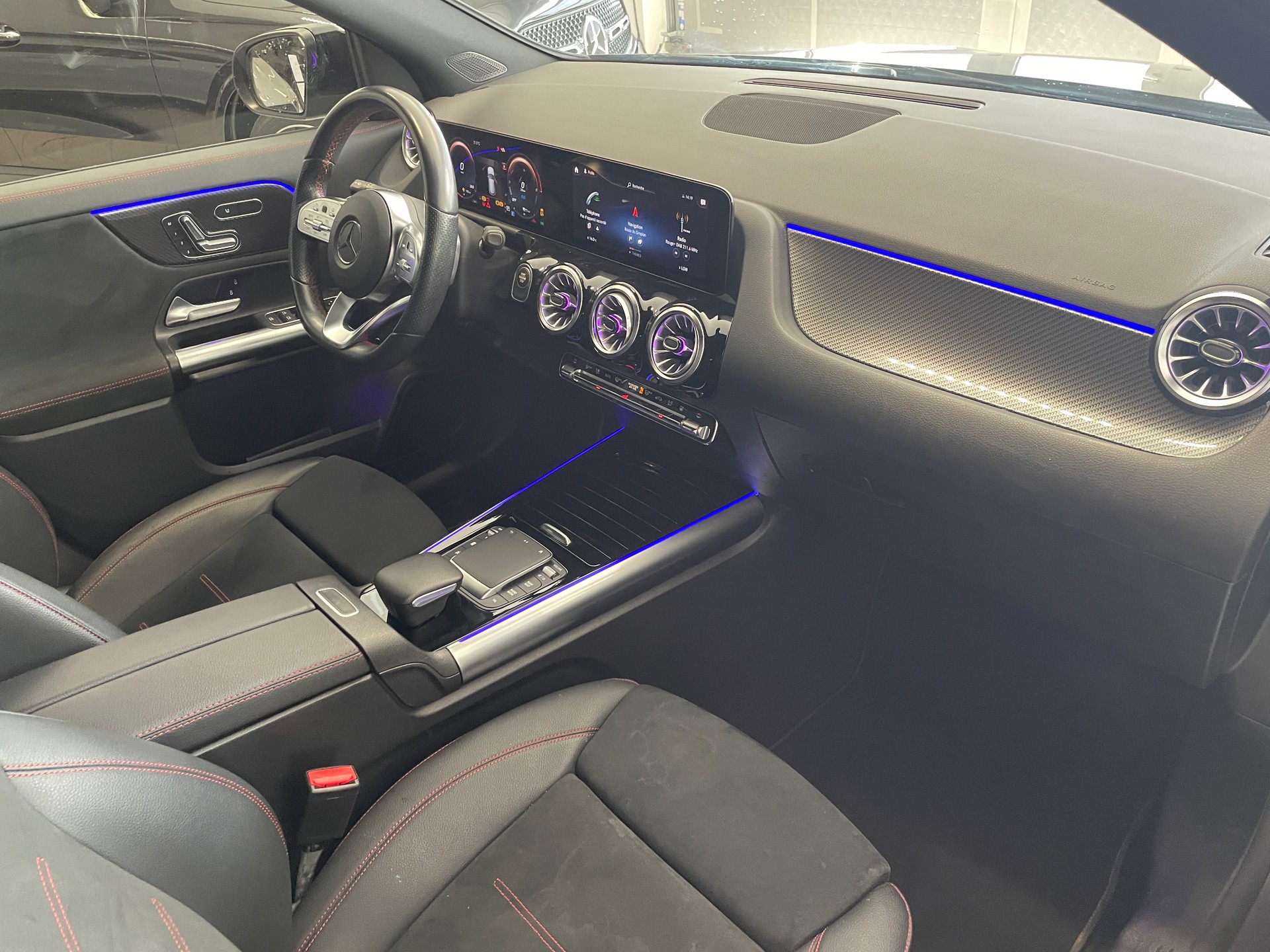 MERCEDES-BENZ GLA 250e AMG Line 8G-DCT-image-21