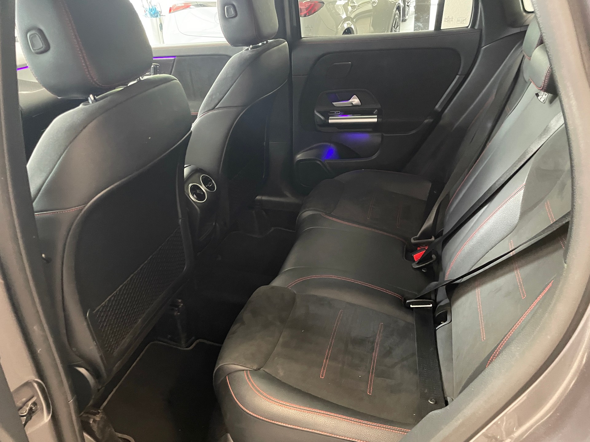 MERCEDES-BENZ GLA 250e AMG Line 8G-DCT-image-10