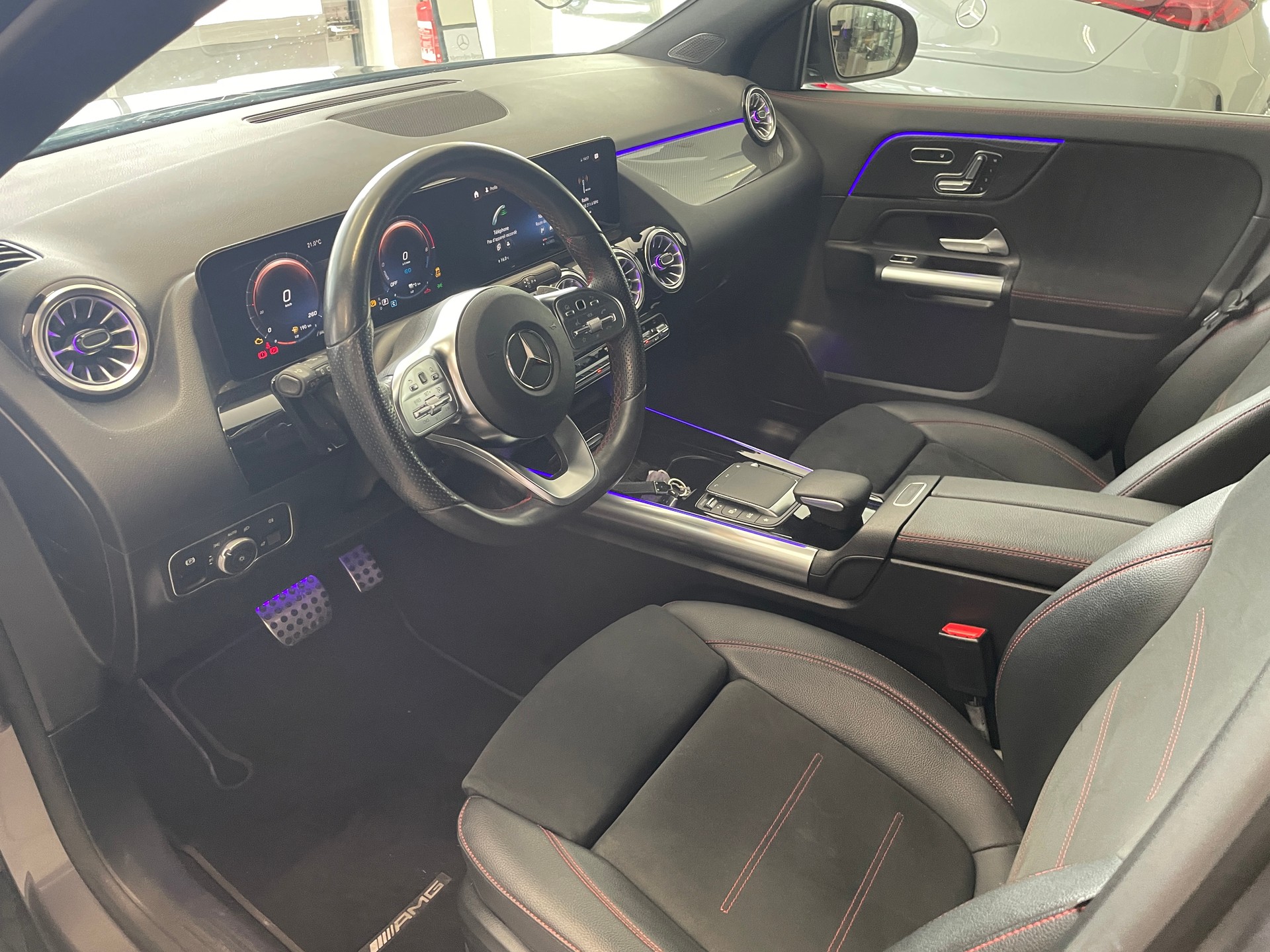 MERCEDES-BENZ GLA 250e AMG Line 8G-DCT-image-9
