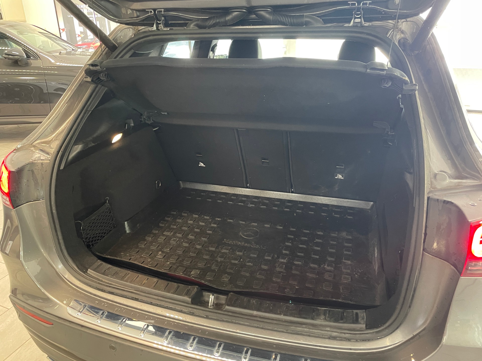MERCEDES-BENZ GLA 250e AMG Line 8G-DCT-image-7