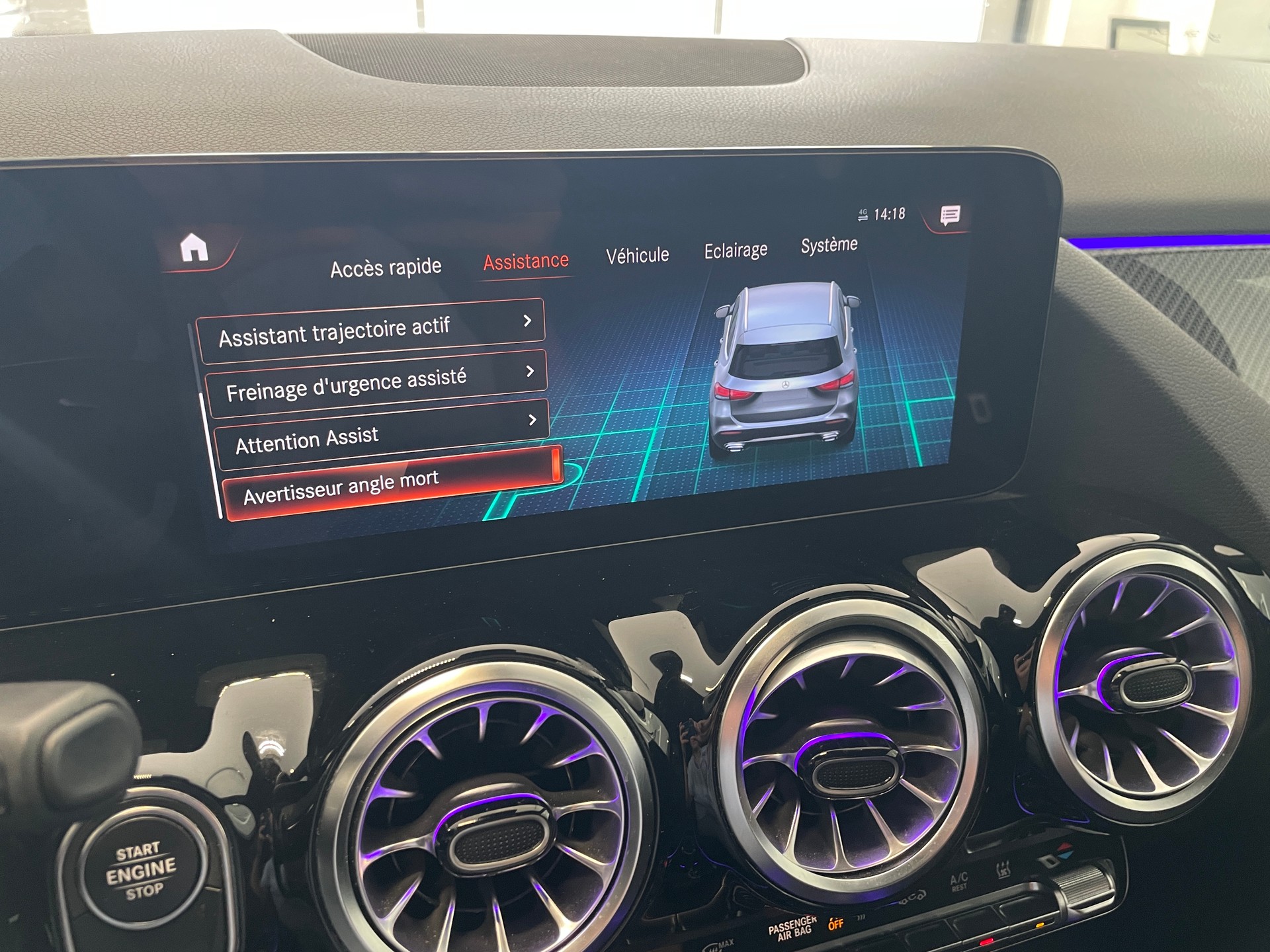 MERCEDES-BENZ GLA 250e AMG Line 8G-DCT-image-18