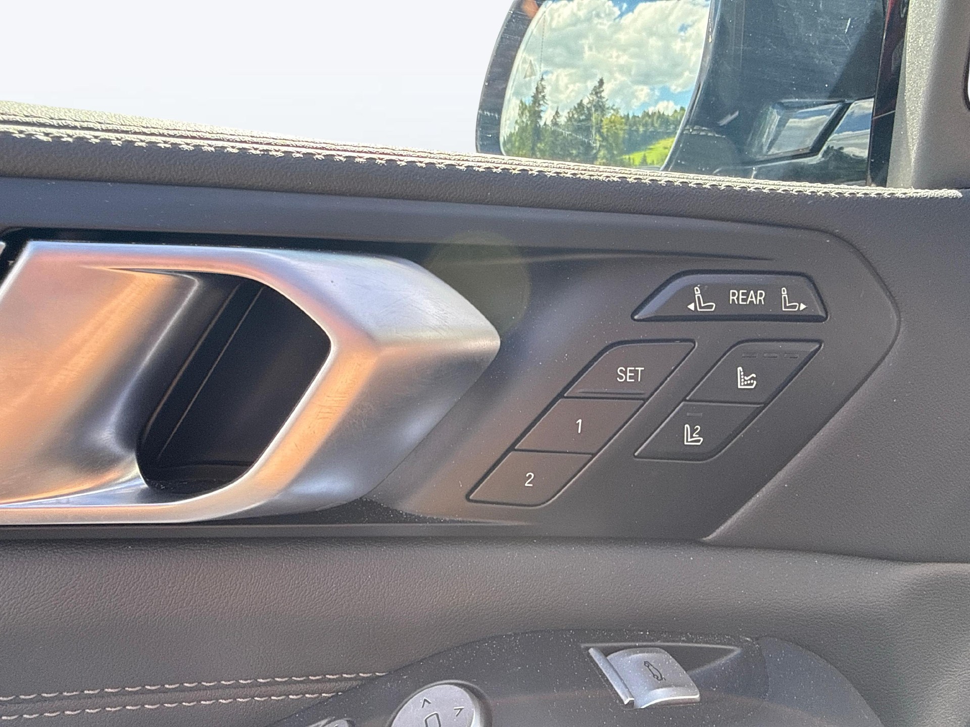 BMW X7 M60i-image-14