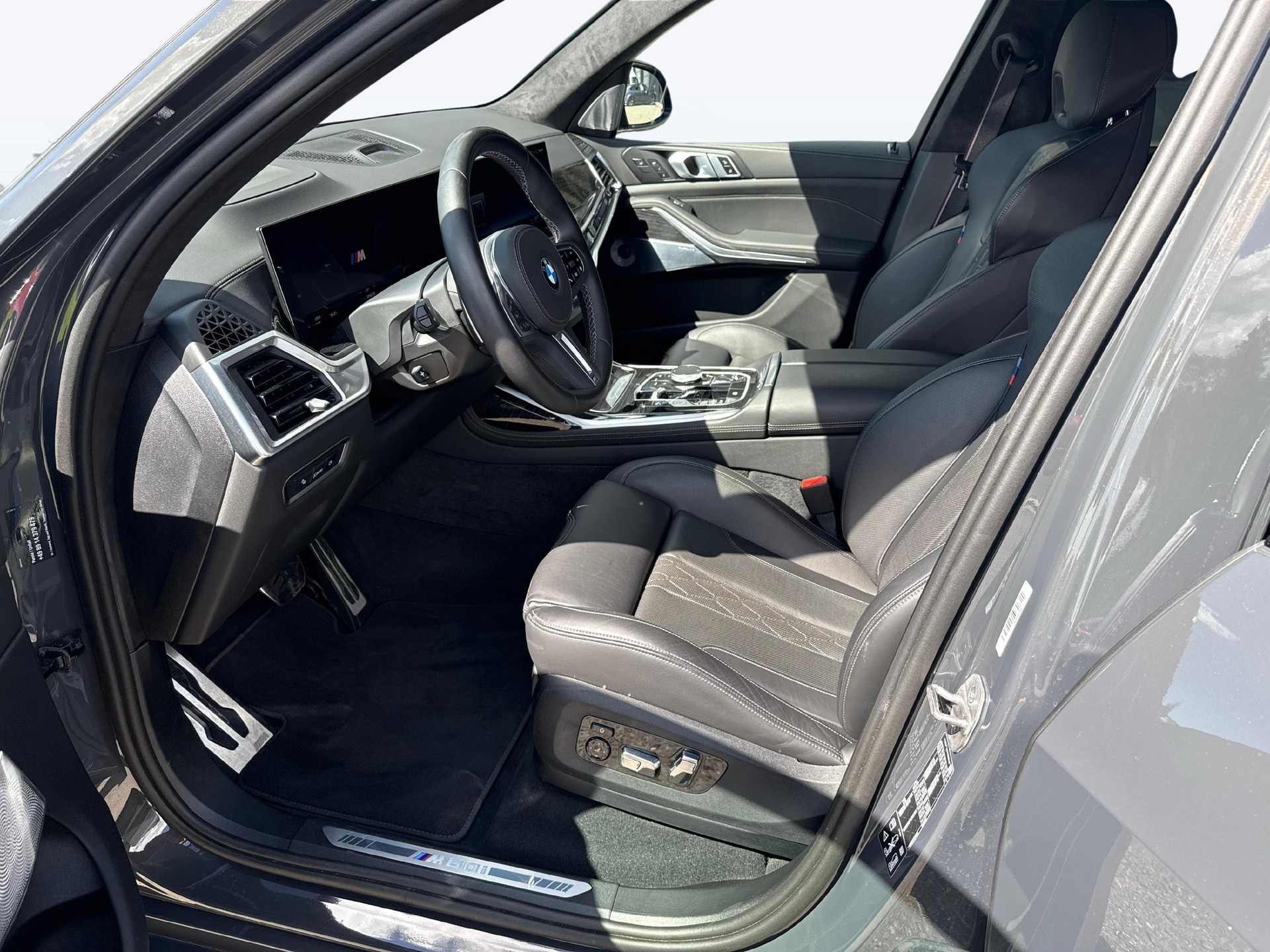 BMW X7 M60i-image-8