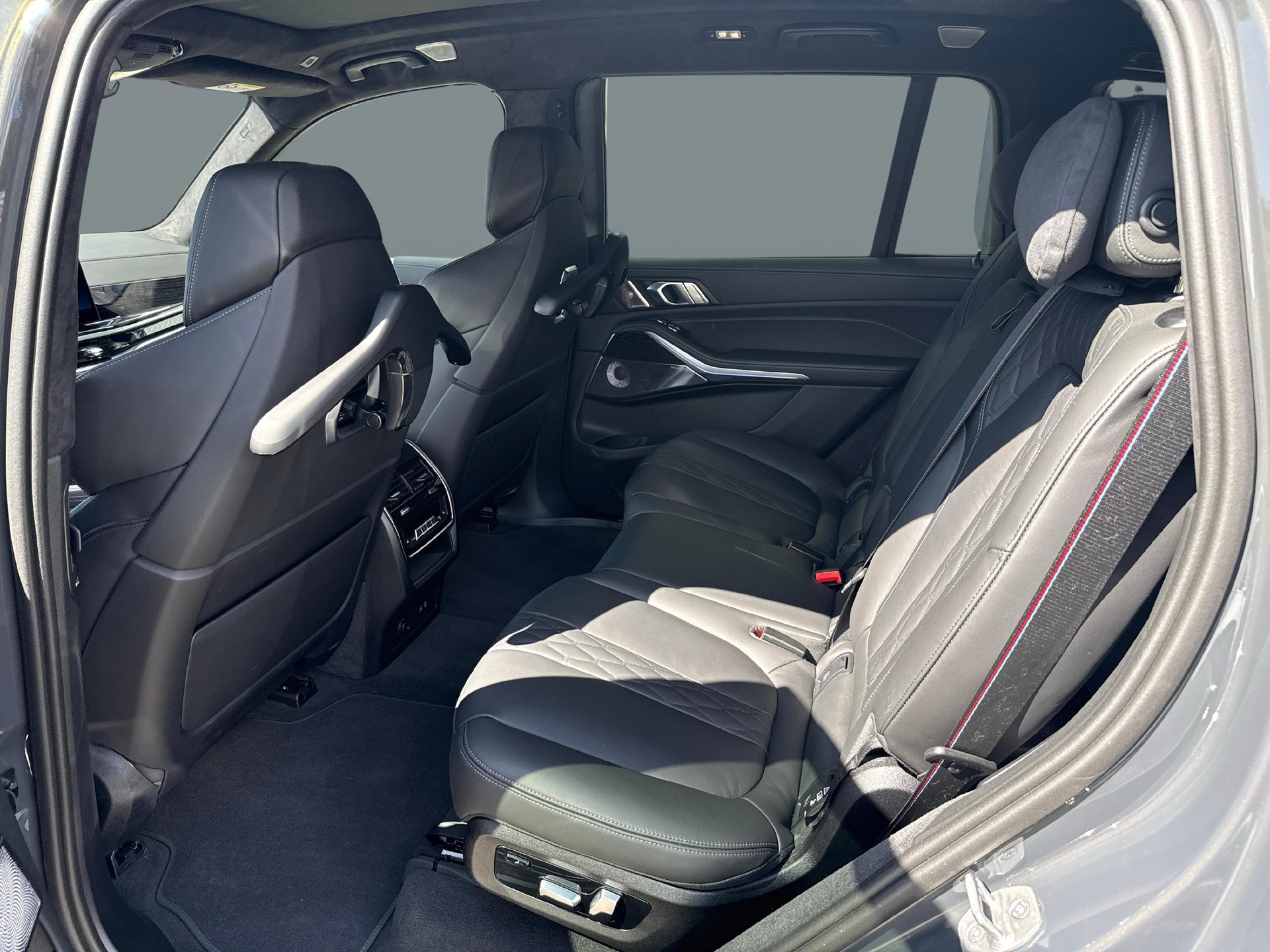 BMW X7 M60i-image-9