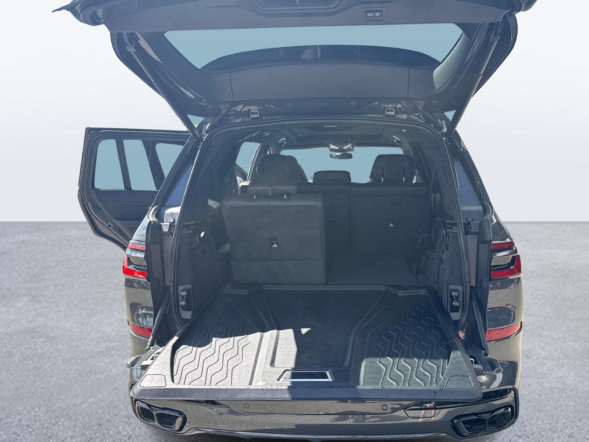 BMW X7 M60i-image-10