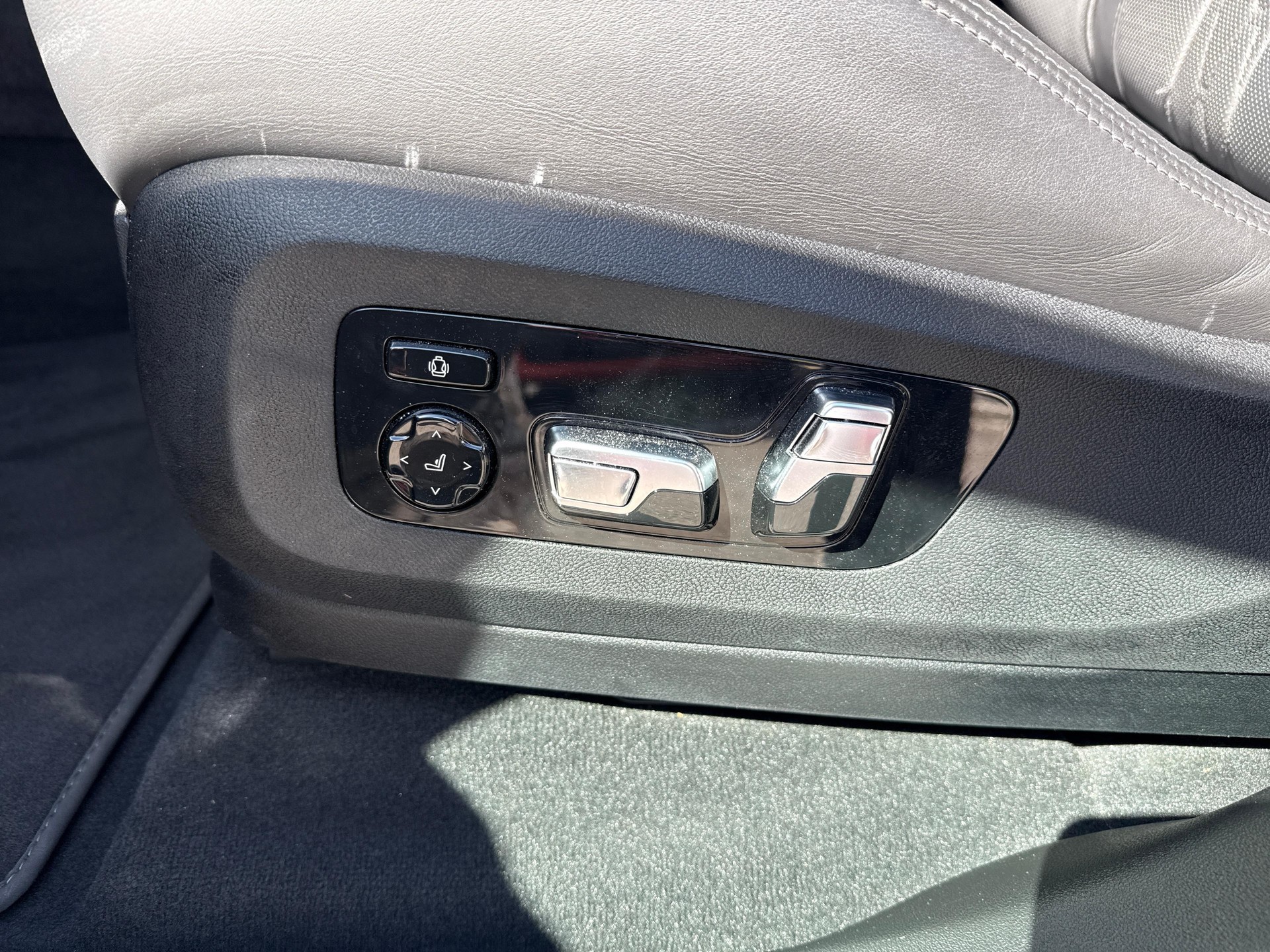 BMW X7 M60i-image-13