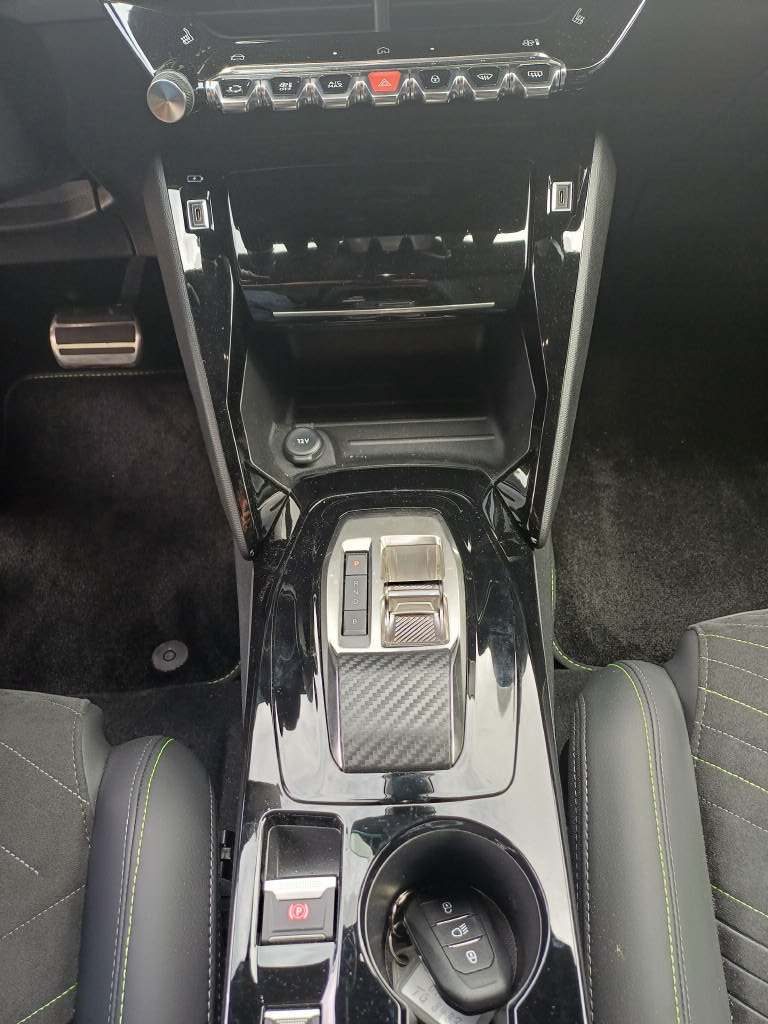PEUGEOT 208 e-GT-image-8