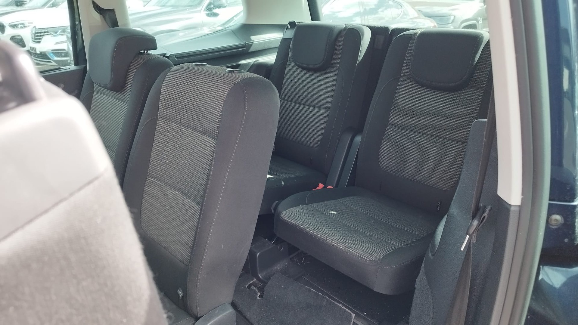 VW Sharan 2.0 TDI BlueMotion DSG-image-8