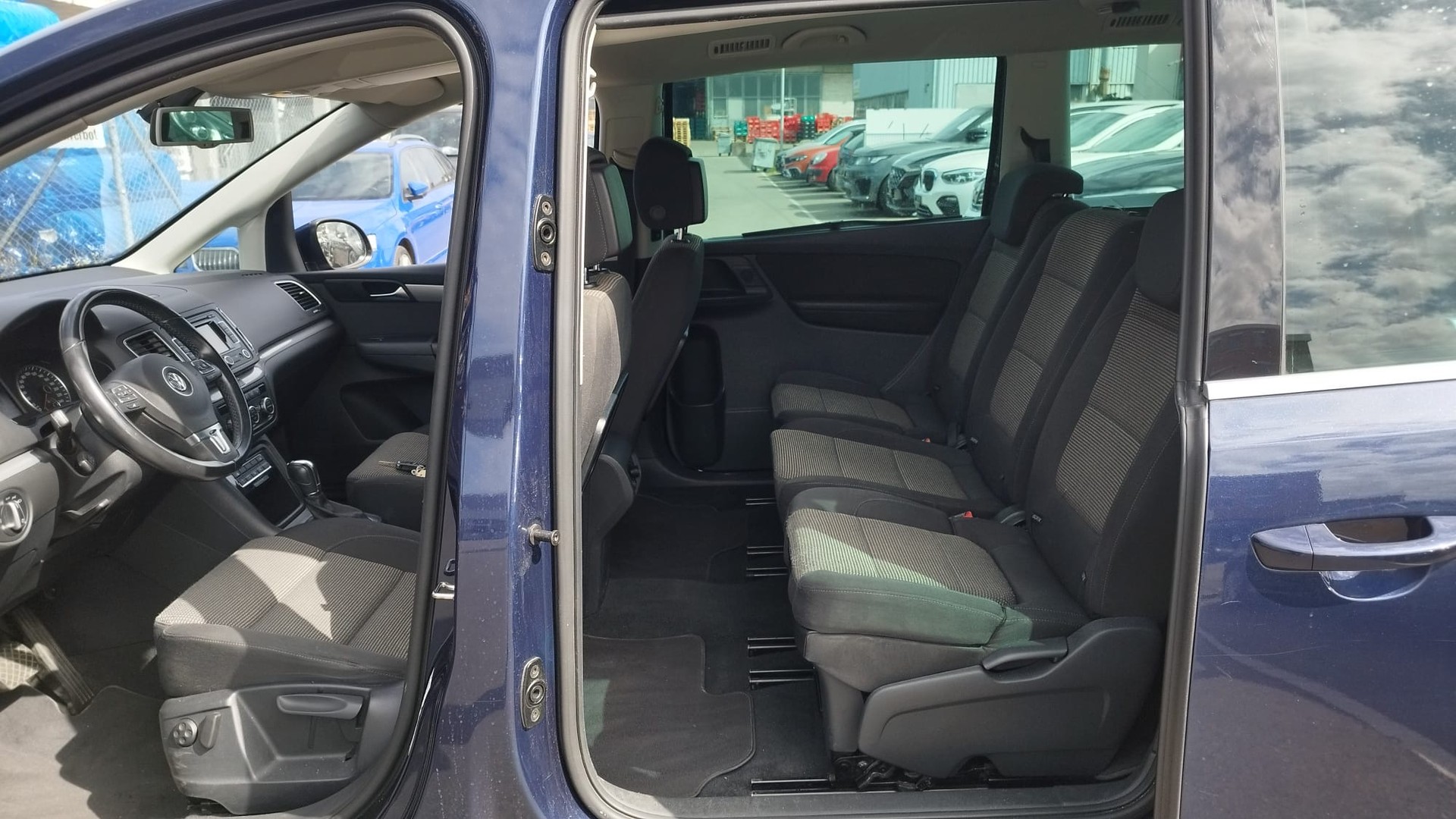 VW Sharan 2.0 TDI BlueMotion DSG-image-9