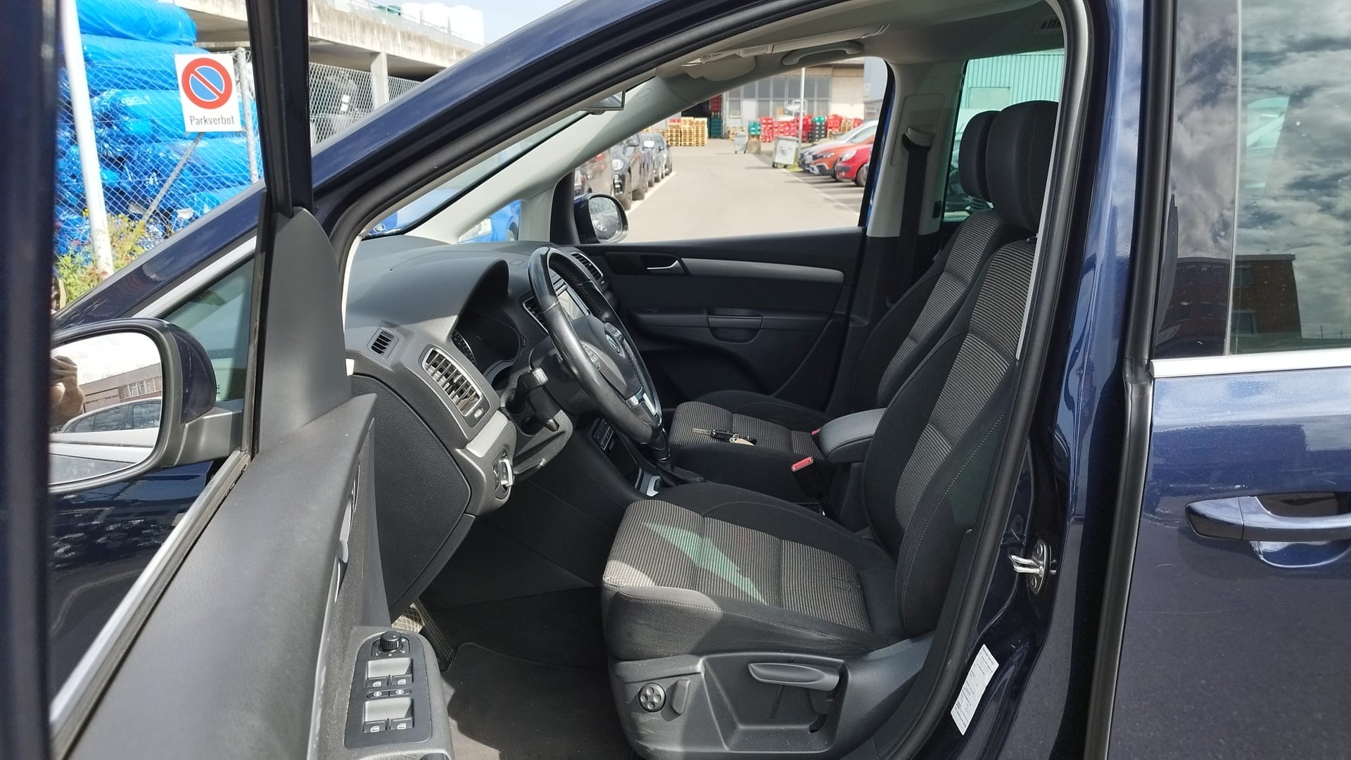 VW Sharan 2.0 TDI BlueMotion DSG-image-10