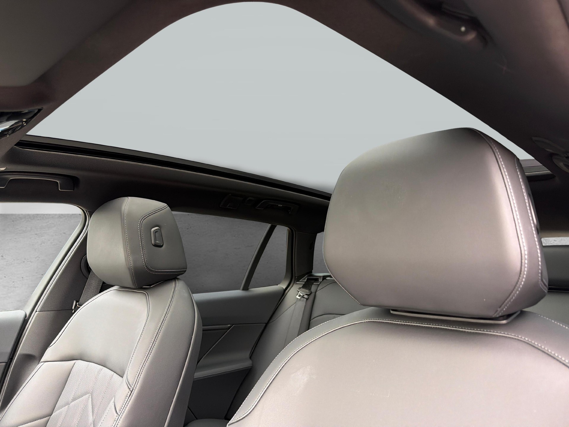 BMW 530e xDrive Touring-image-19