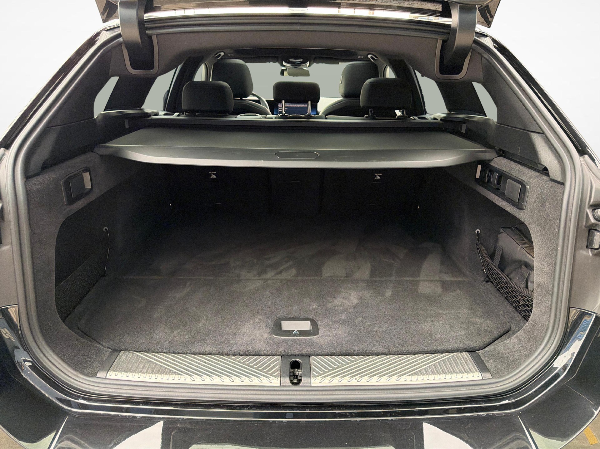 BMW 530e xDrive Touring-image-20