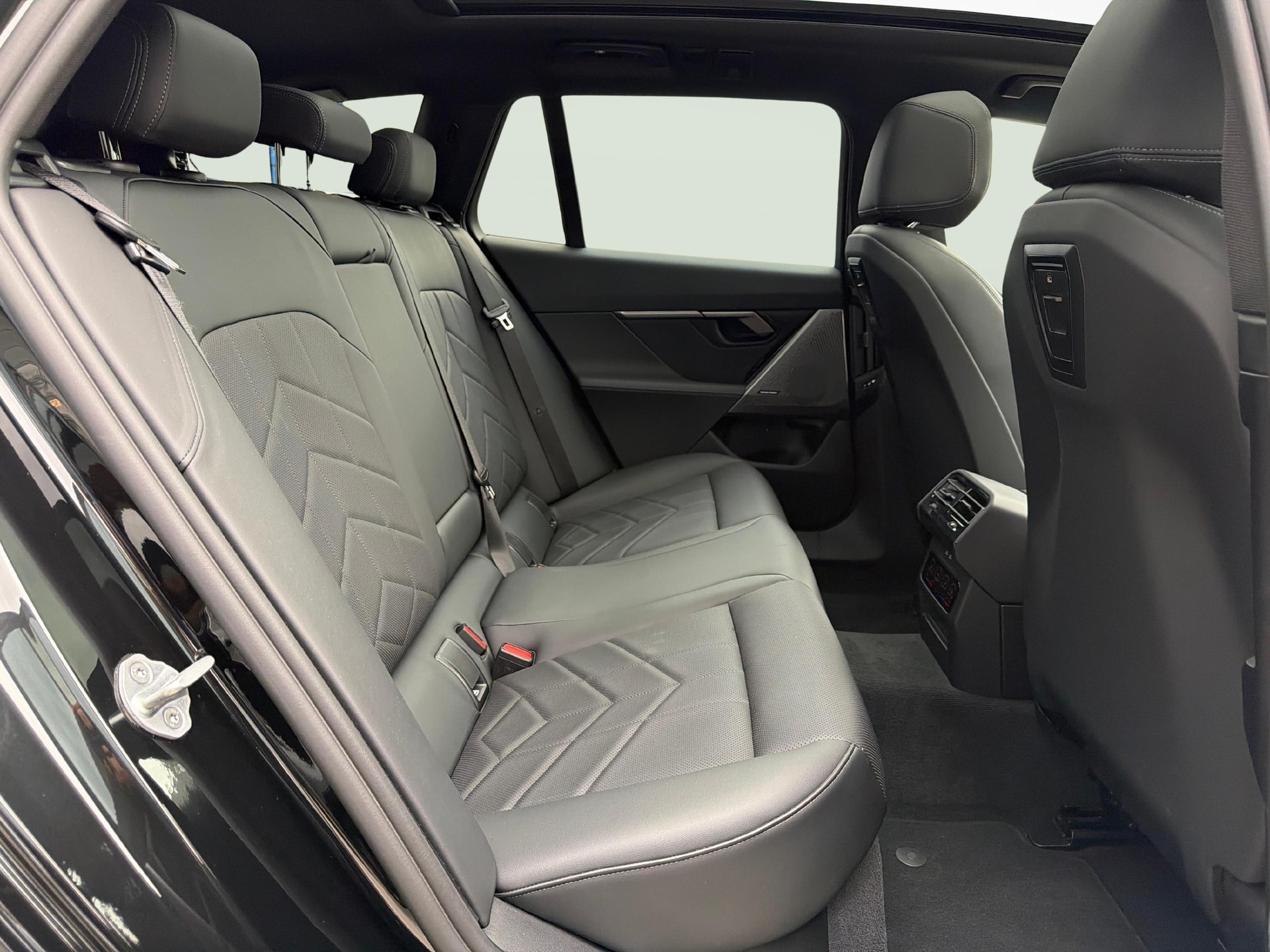 BMW 530e xDrive Touring-image-18