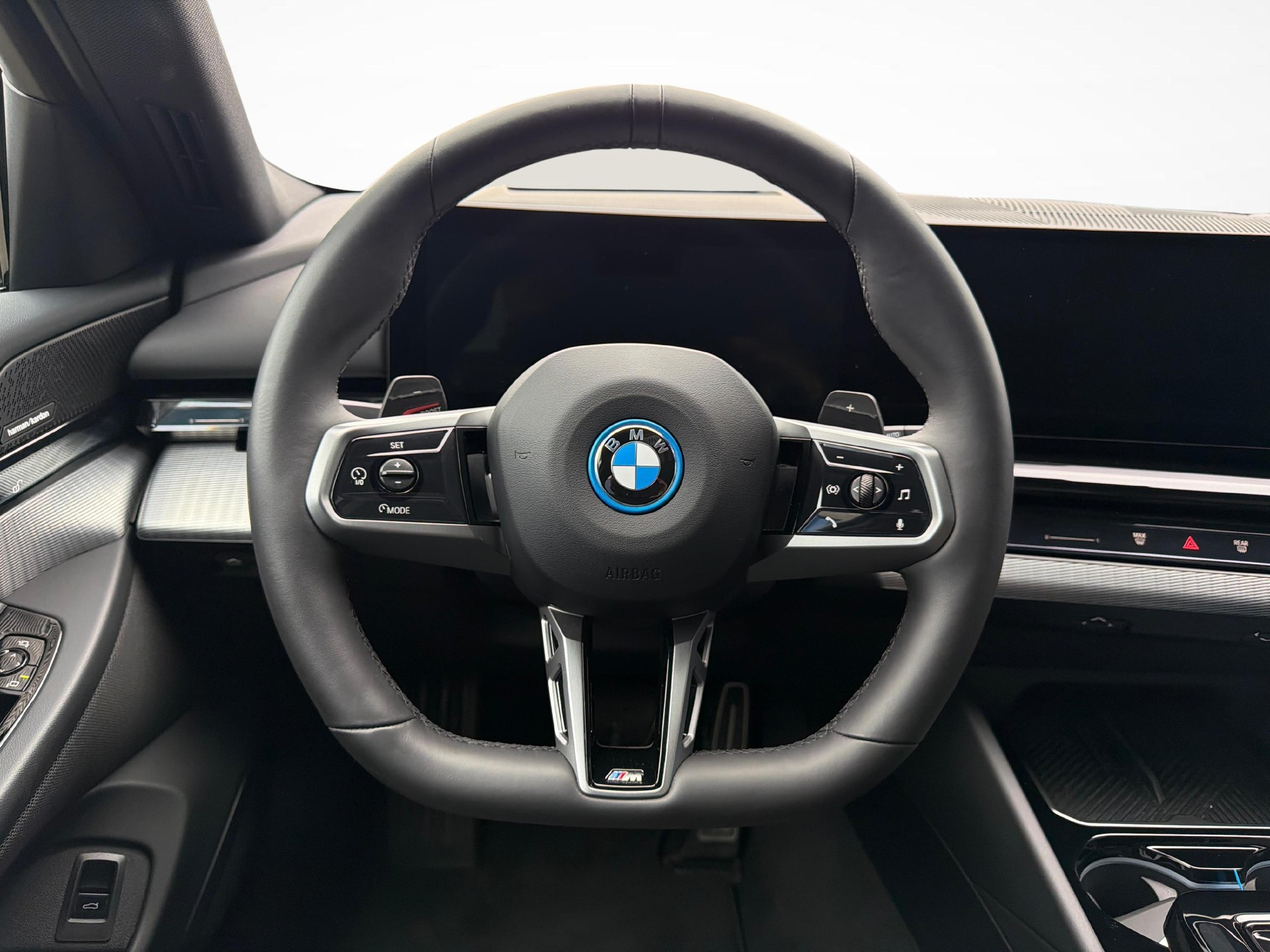 BMW 530e xDrive Touring-image-14