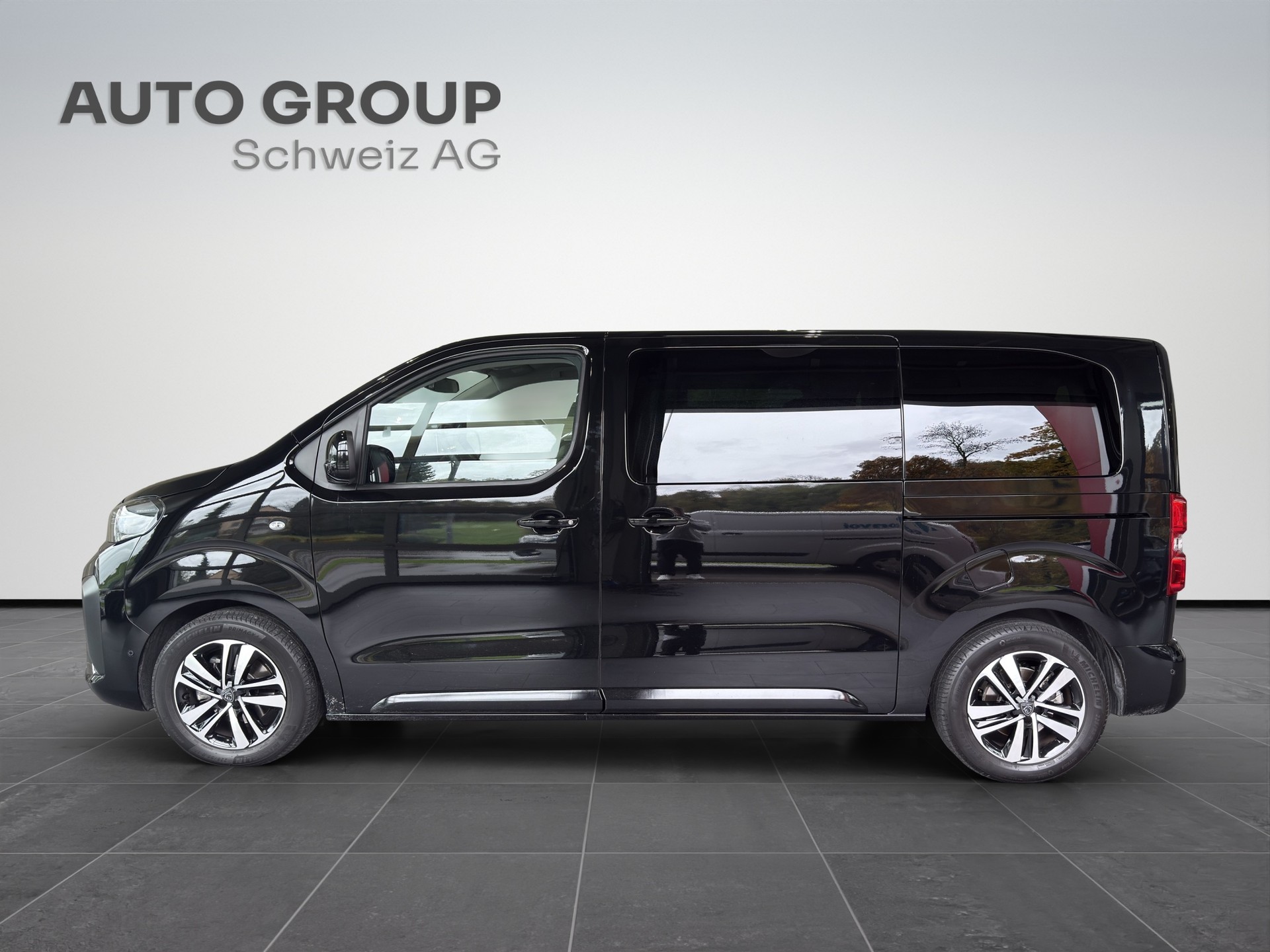 PEUGEOT Traveller 2.0 BlueHDi Business VIP Standard EAT8-image-1