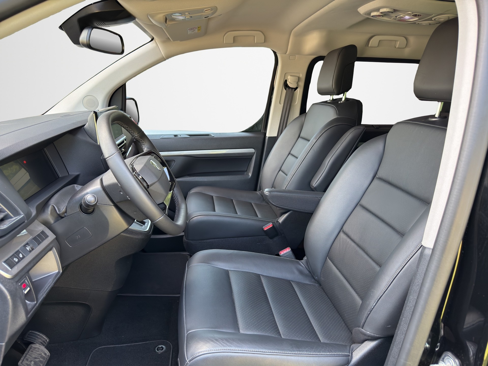 PEUGEOT Traveller 2.0 BlueHDi Business VIP Standard EAT8-image-5