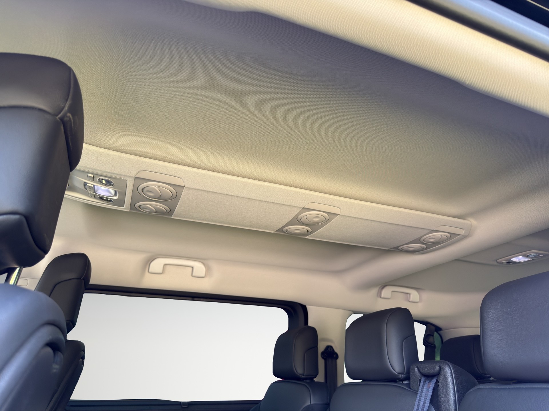 PEUGEOT Traveller 2.0 BlueHDi Business VIP Standard EAT8-image-13