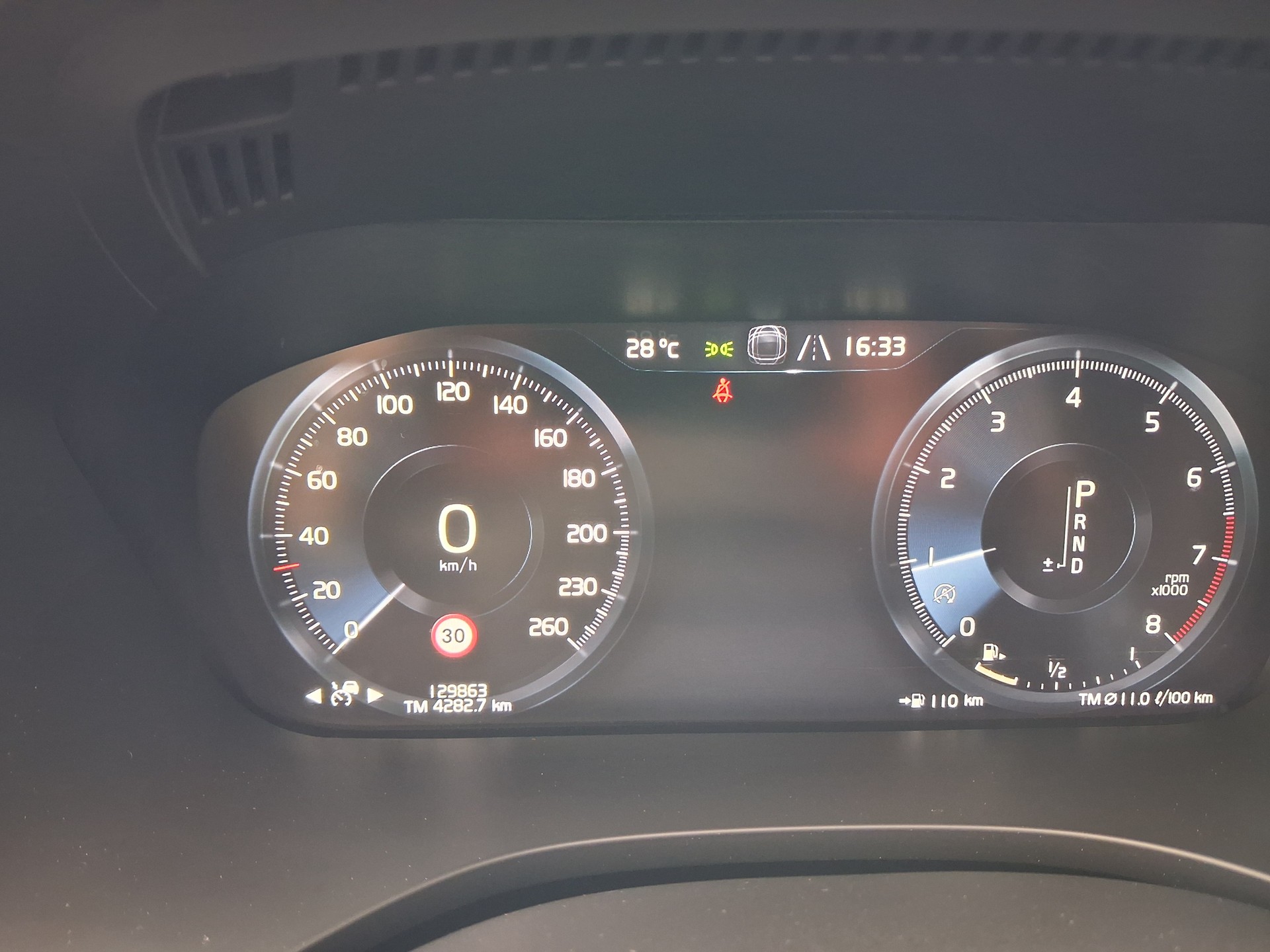 VOLVO XC60 T5 AWD R-Design-image-9