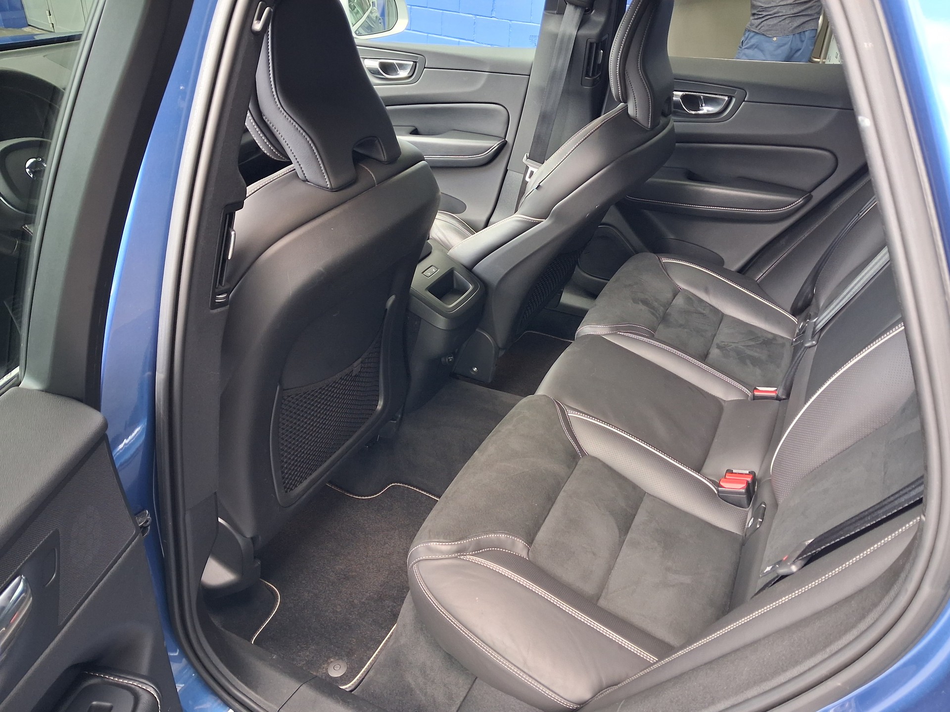 VOLVO XC60 T5 AWD R-Design-image-6