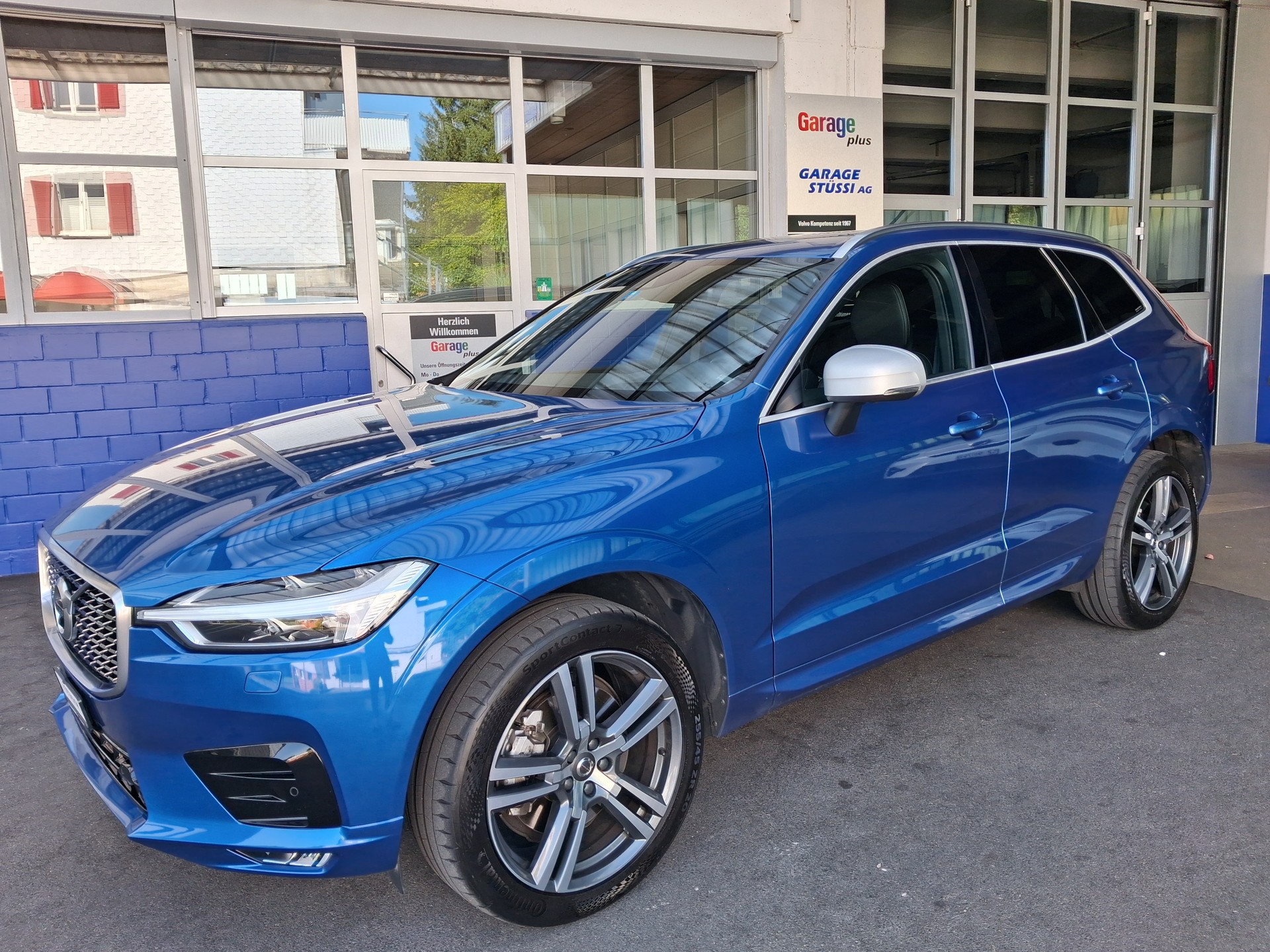 VOLVO XC60 T5 AWD R-Design-image-0