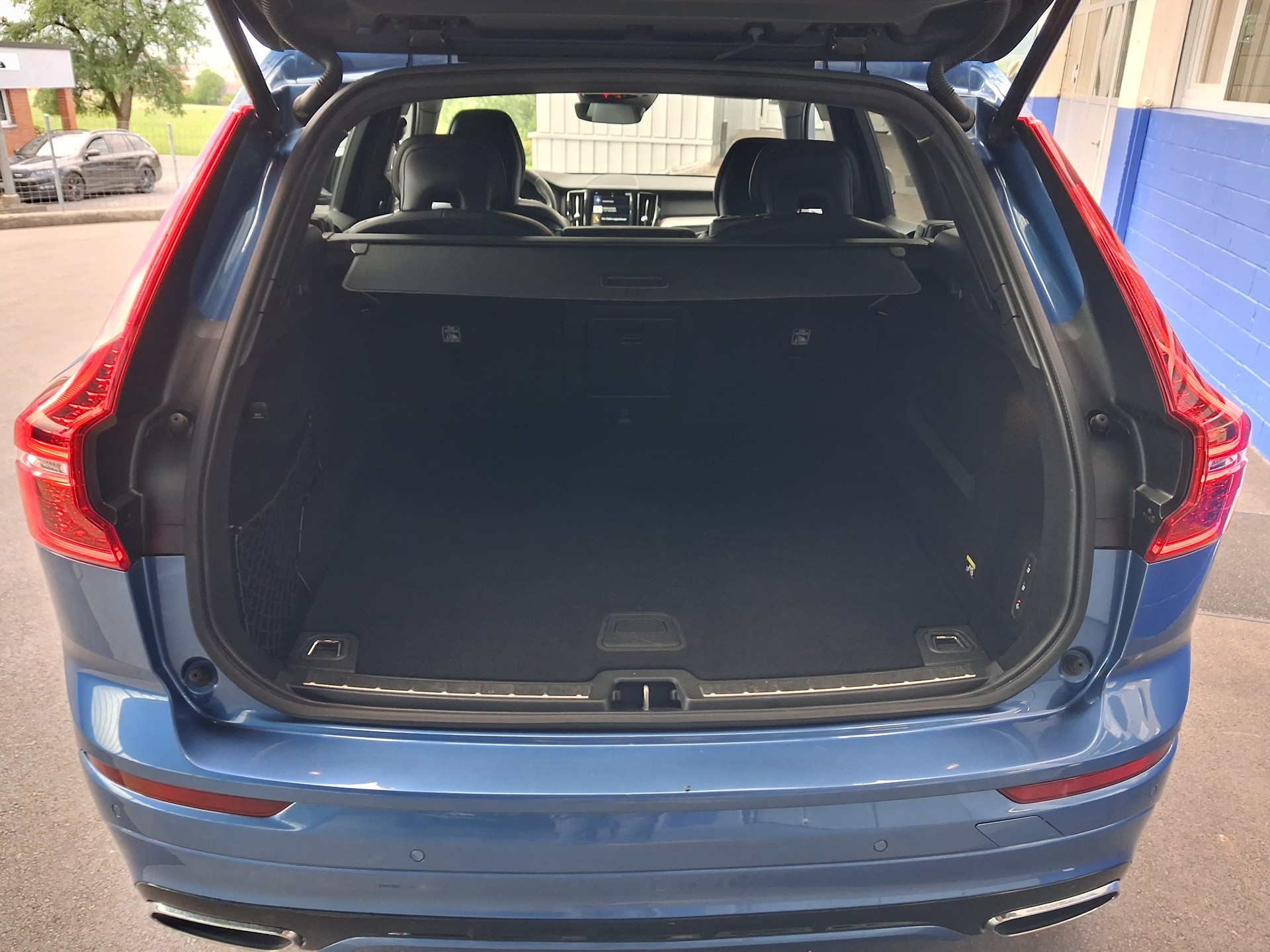 VOLVO XC60 T5 AWD R-Design-image-7