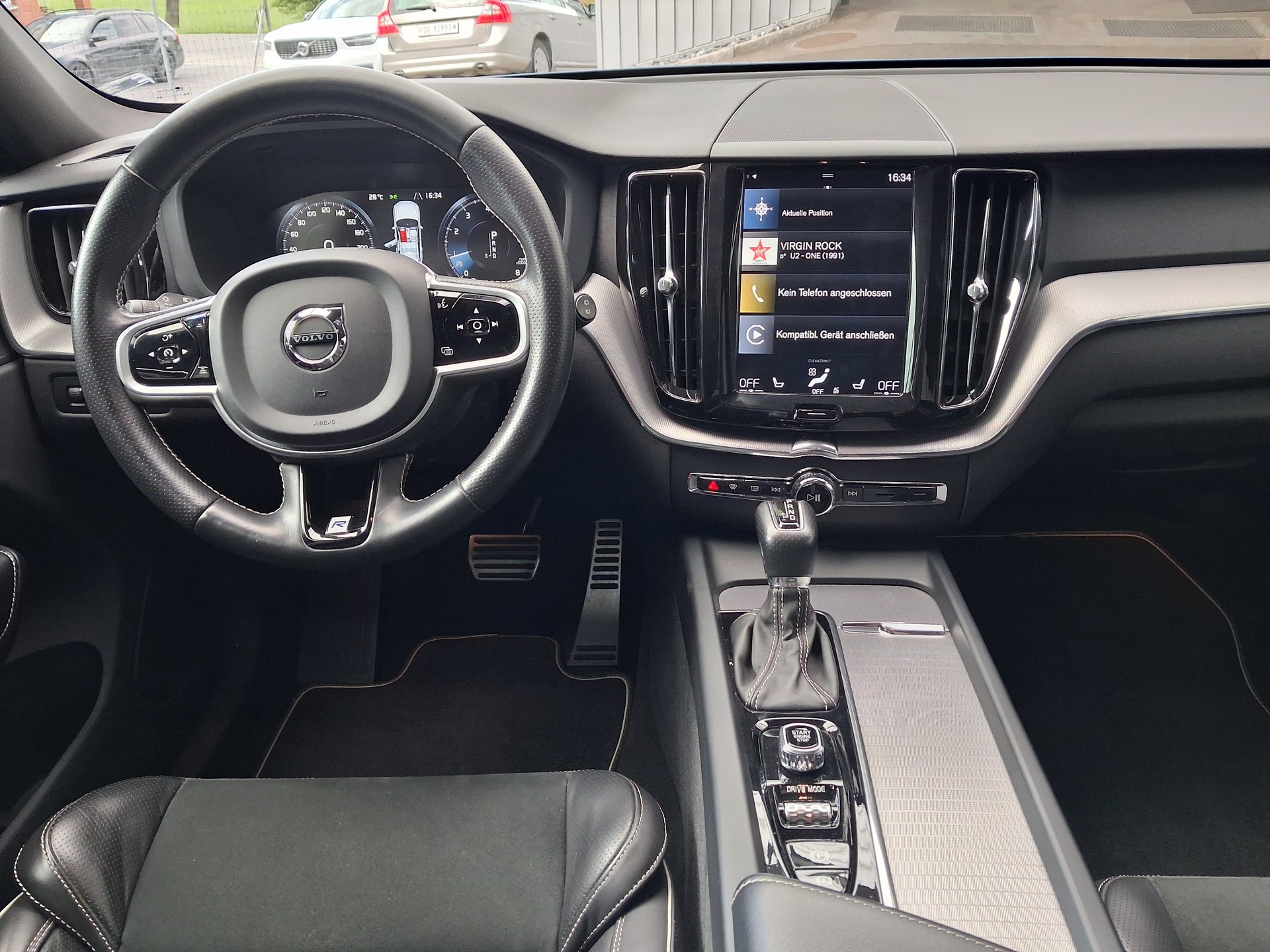VOLVO XC60 T5 AWD R-Design-image-8