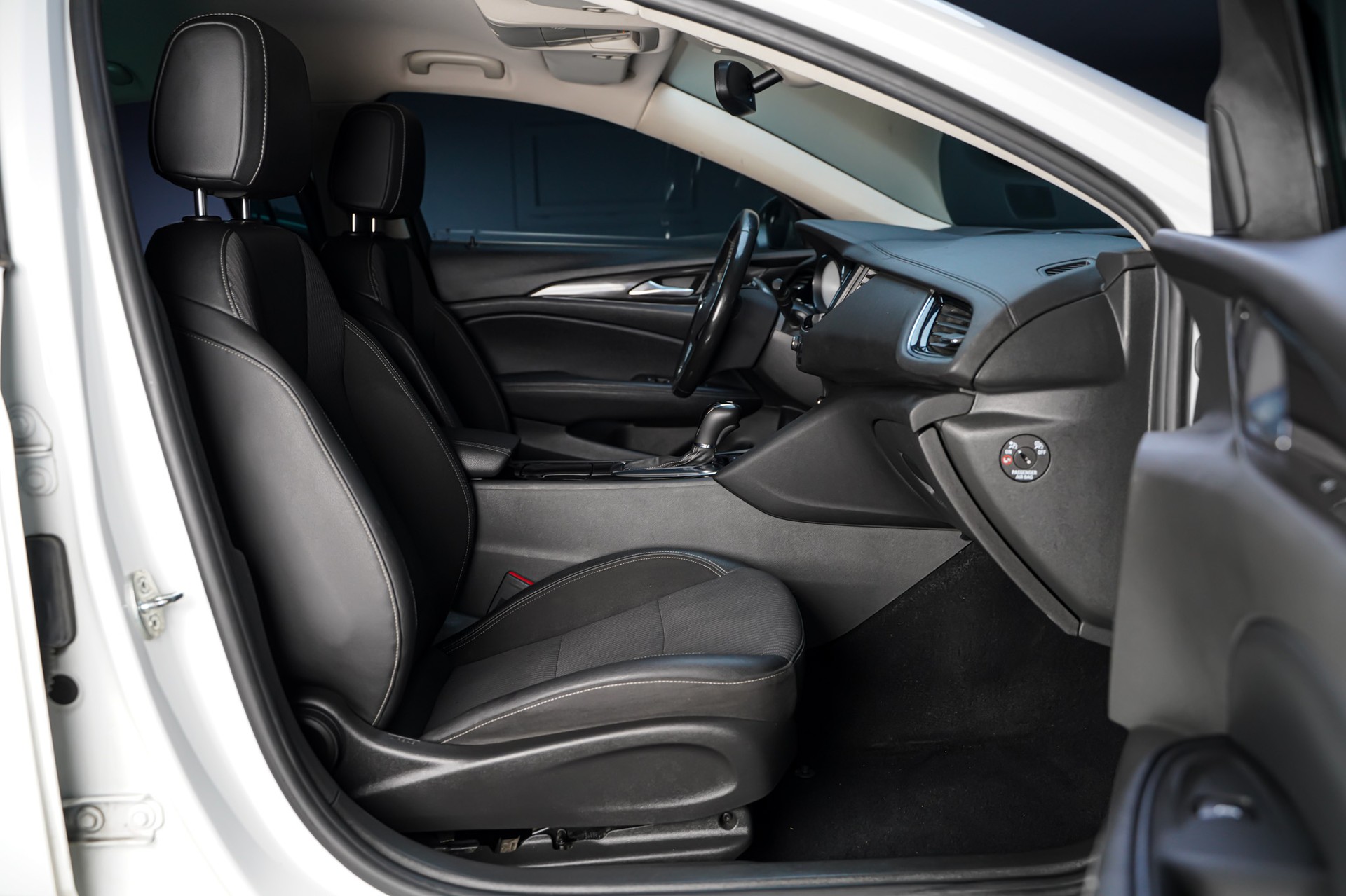 OPEL Insignia 2.0 T Edition Automatic-image-15