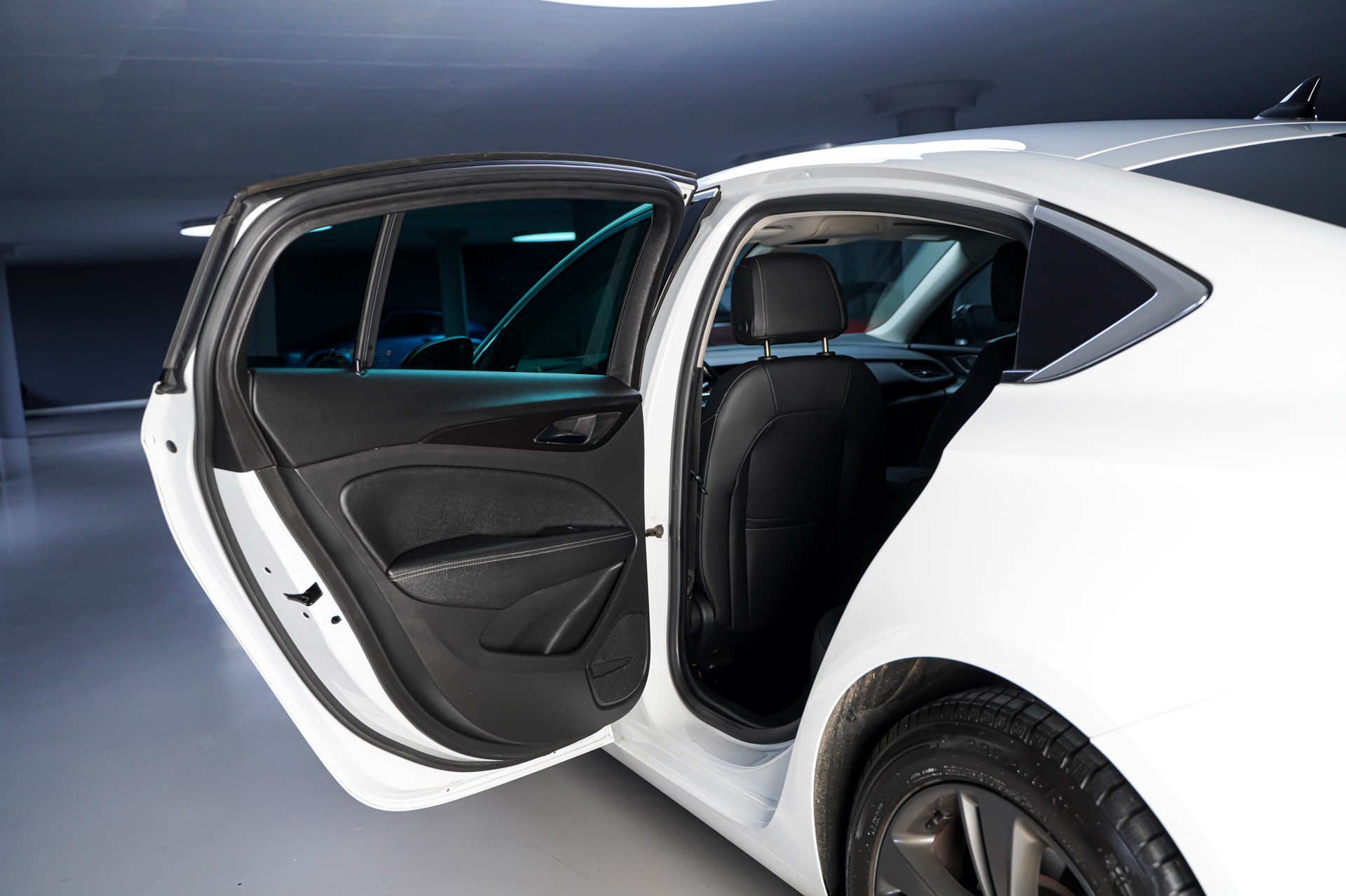 OPEL Insignia 2.0 T Edition Automatic-image-11