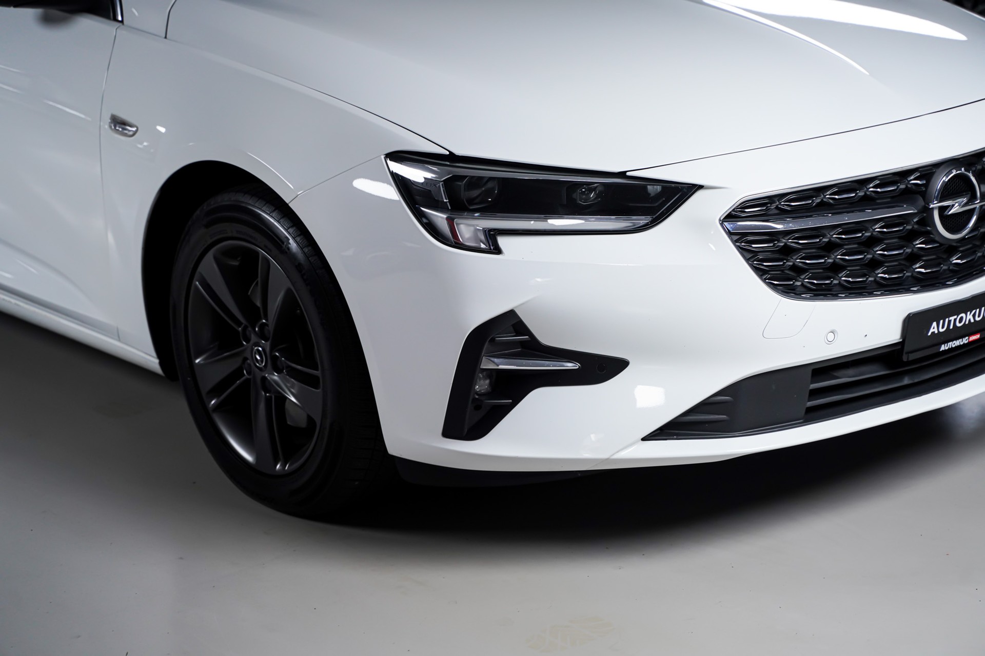 OPEL Insignia 2.0 T Edition Automatic-image-3