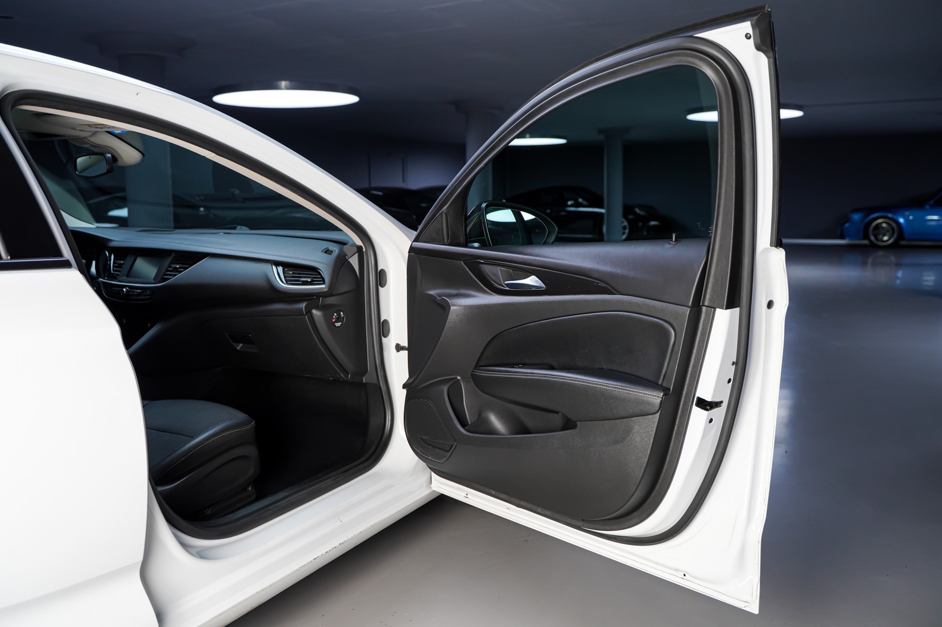 OPEL Insignia 2.0 T Edition Automatic-image-14