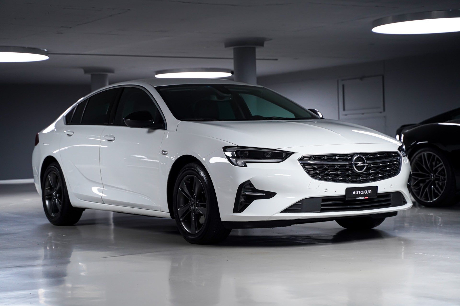 OPEL Insignia 2.0 T Edition Automatic-image-2