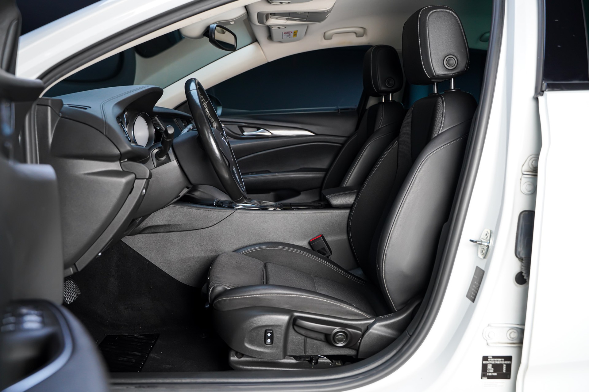 OPEL Insignia 2.0 T Edition Automatic-image-9