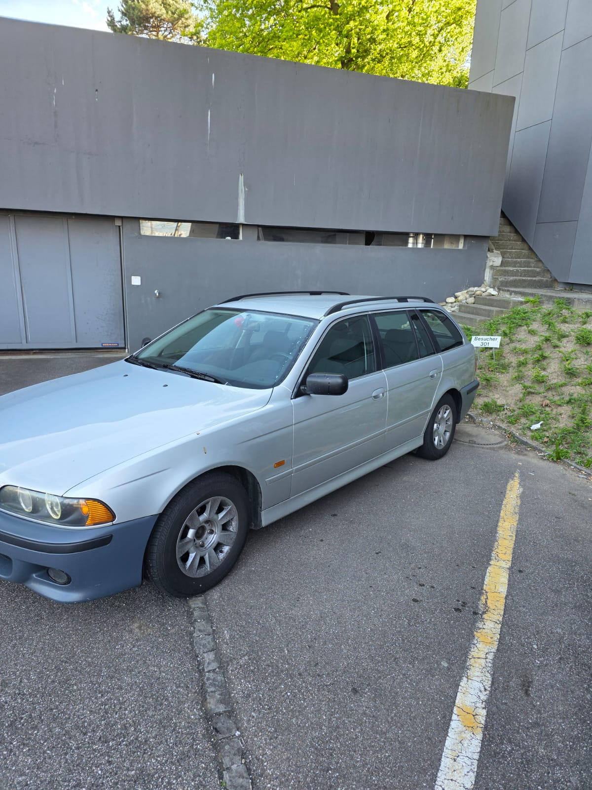 BMW 520i-image-1